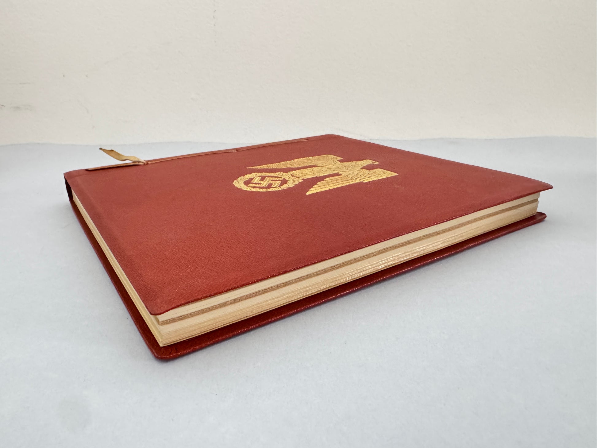 Presentation Volume of Benito Mussolini’s State Visit to Munich 1937 – Very fine and rare original presentation volume in...