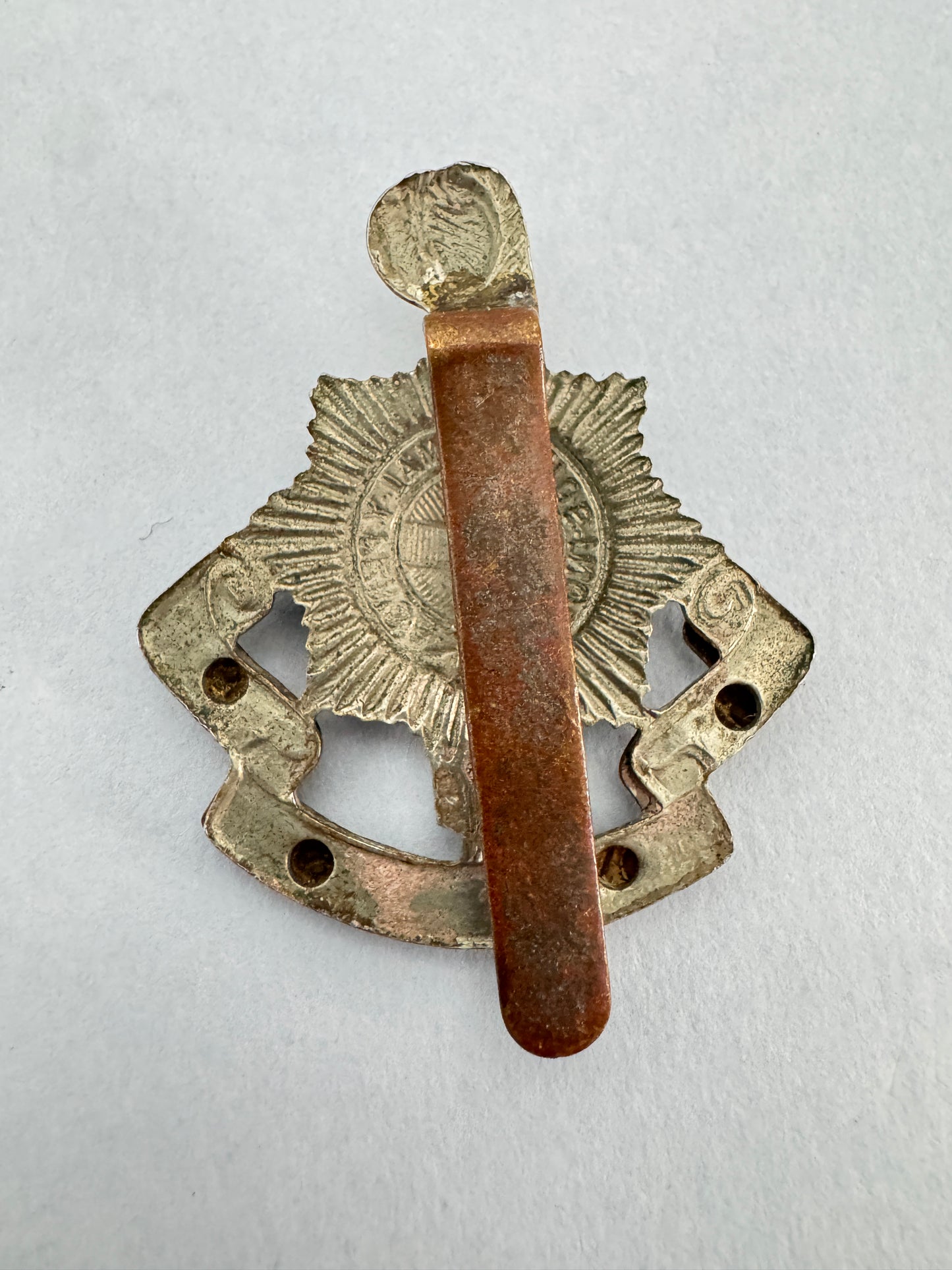 WW2 British Army The Royal Sussex Regiment Cap Badge