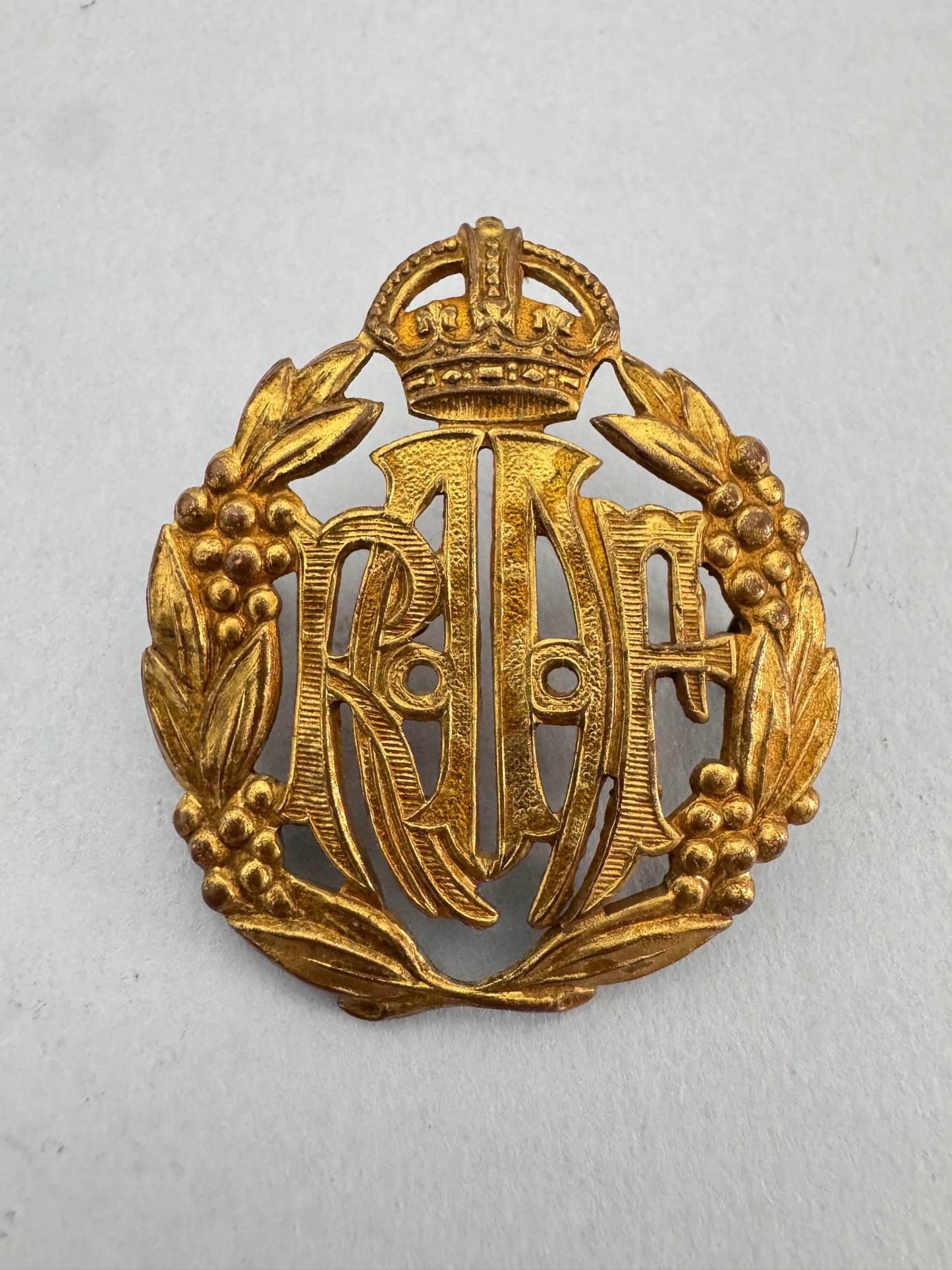 WW2 Royal Australian Air Force Cap Badge AMOR SYDNEY
