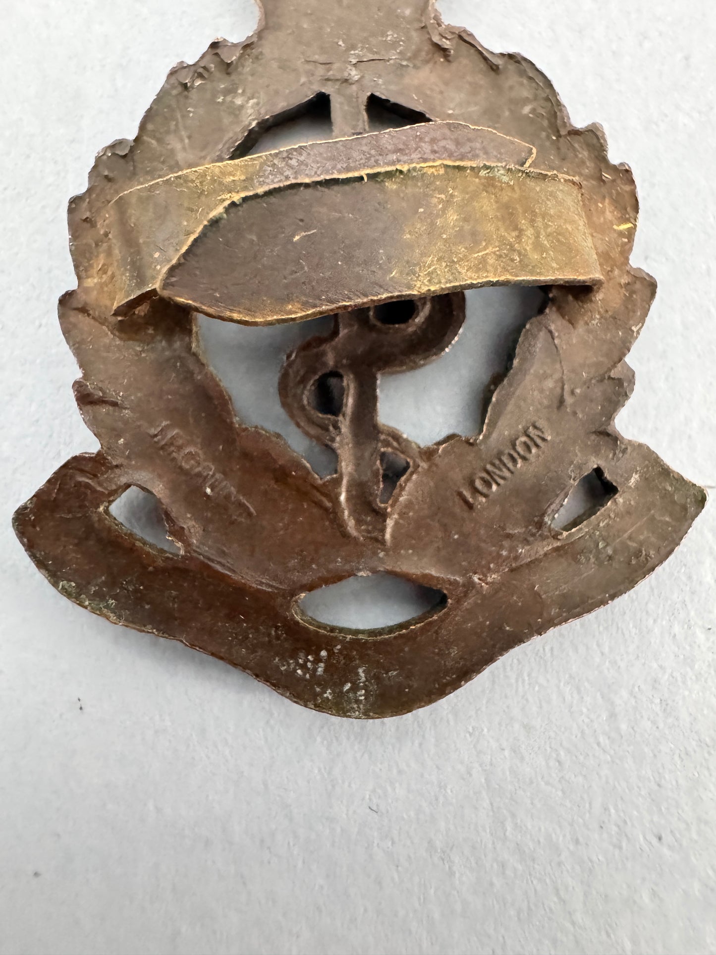 WW2 British Royal Army Medical Corps Officer's Cap Badge GAUNT