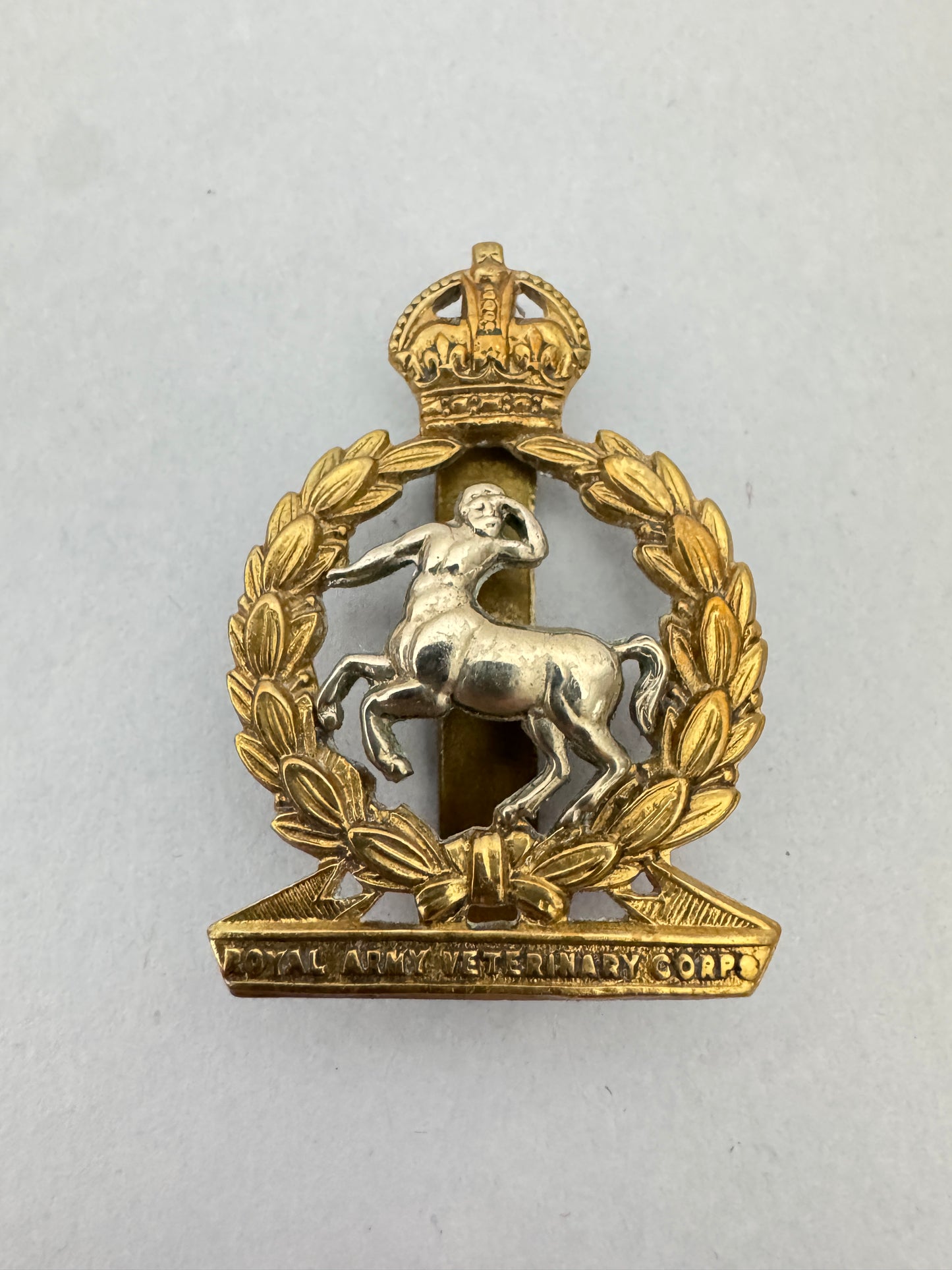 WW2 British Royal Army Veterinary Corps RAVC Cap Badge
