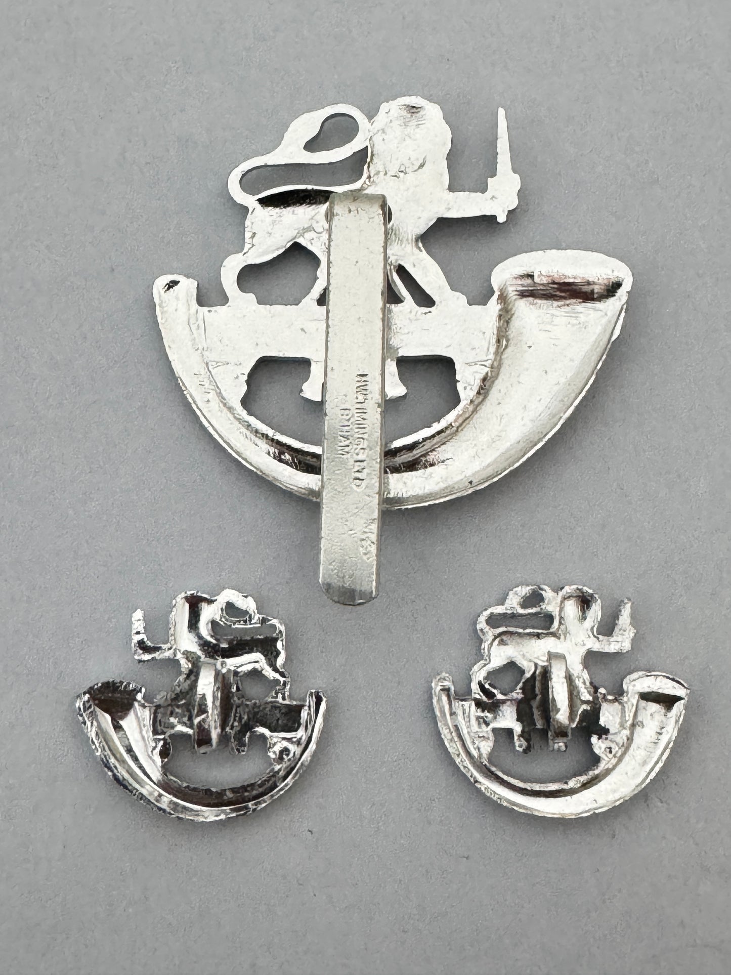 British Army Herefordshire Light Infantry Cap Badge & Collar Badges