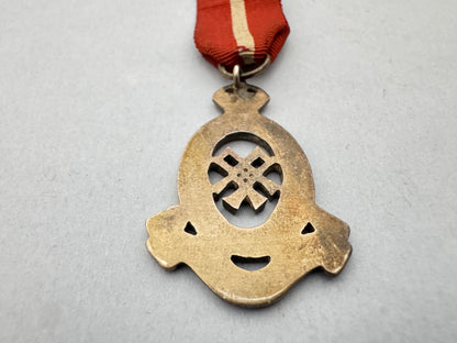 WW2 British Territorial Army Nursing Service Tippet Breast Badge Medal