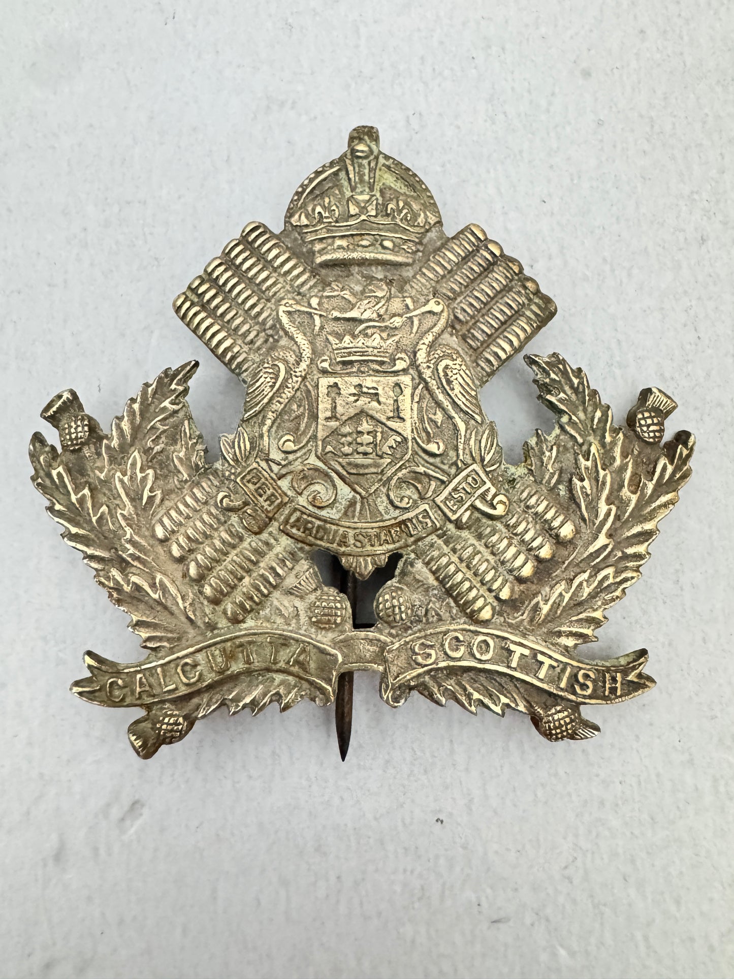 British India Army Calcutta Scottish Pagri Cap Badge