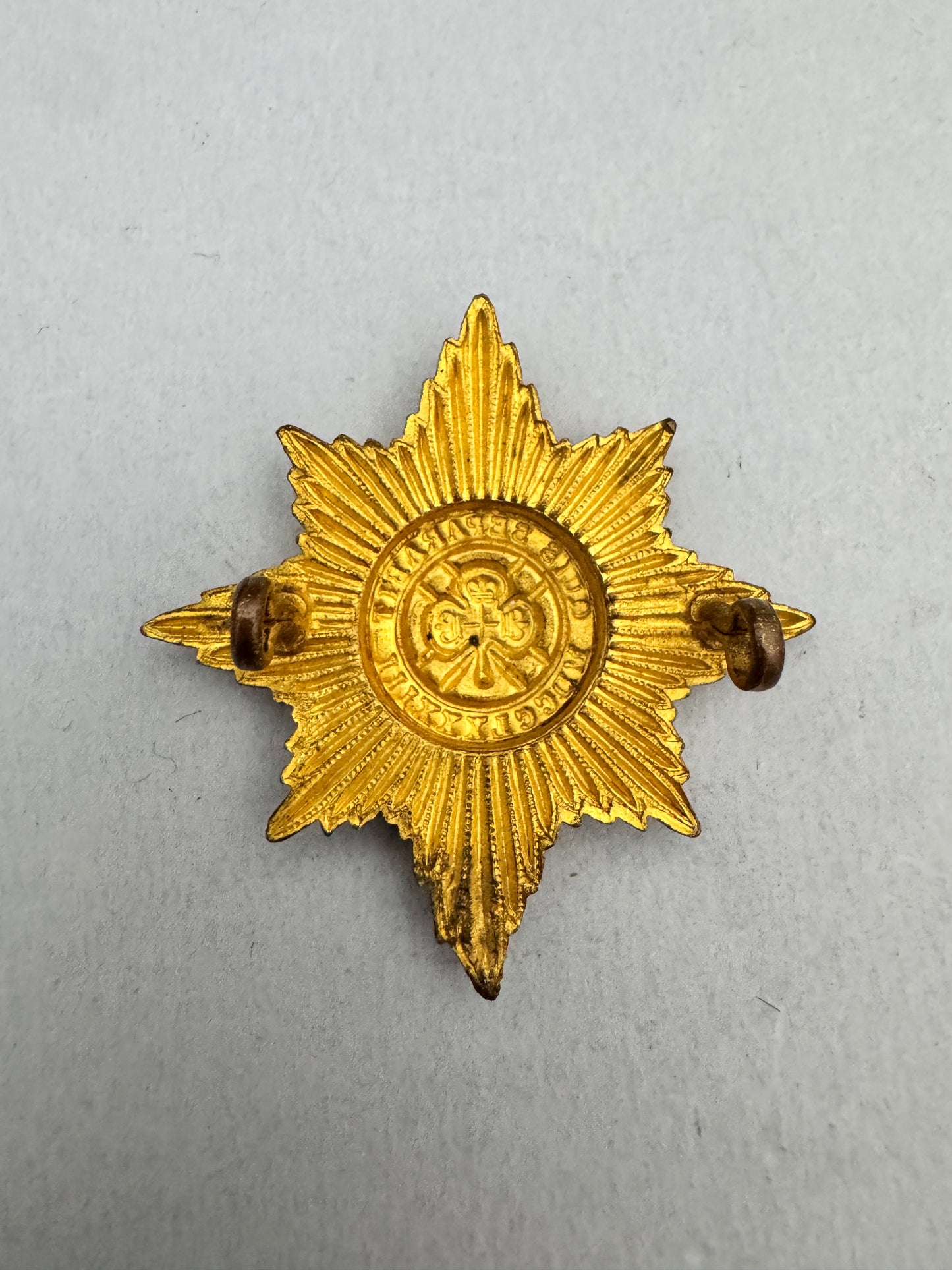 British Army Irish Guards SNCO Gilt Cap Badge