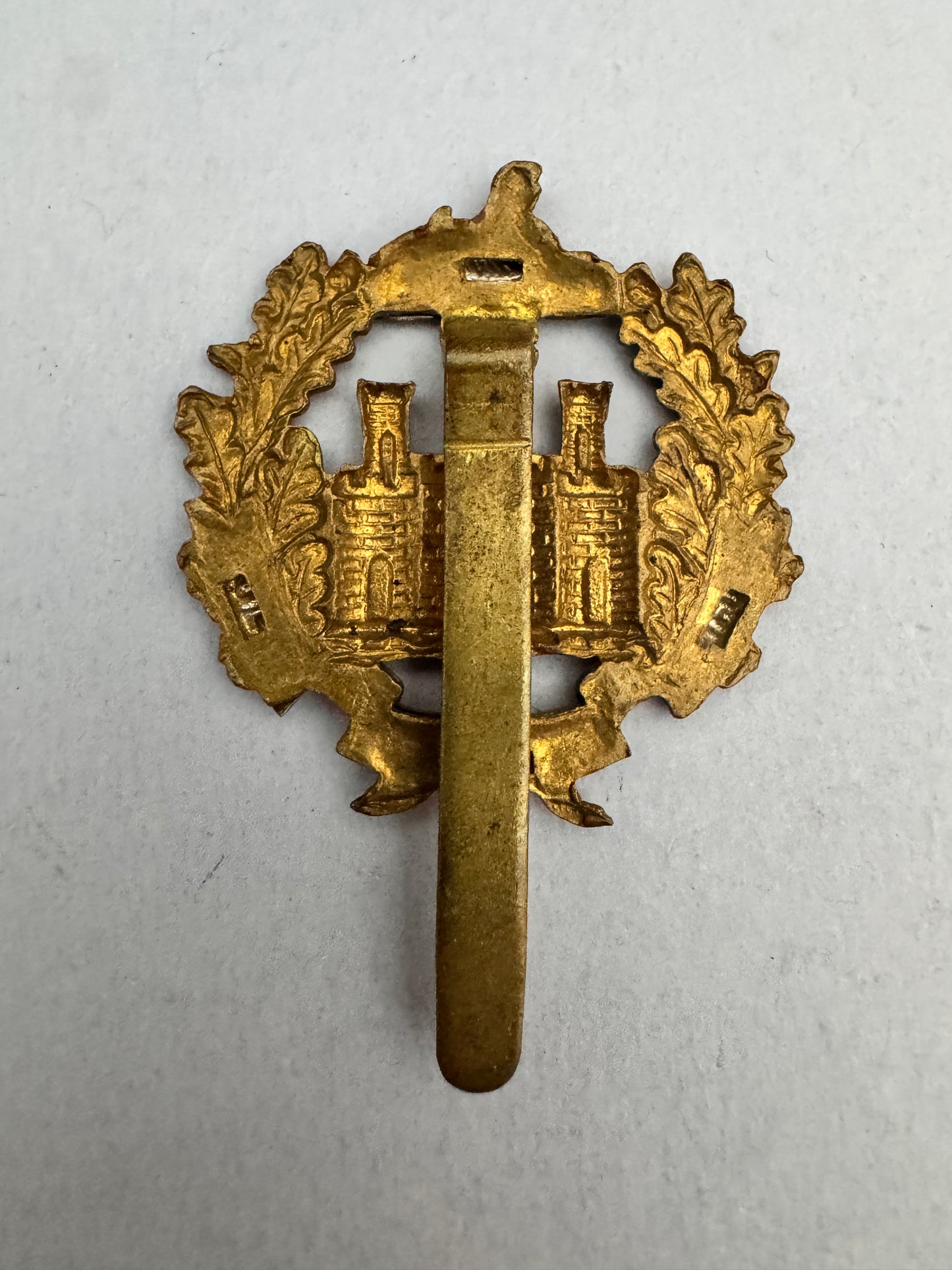 WW2 British Army Essex Regiment Overseas Pagri Cap Badge