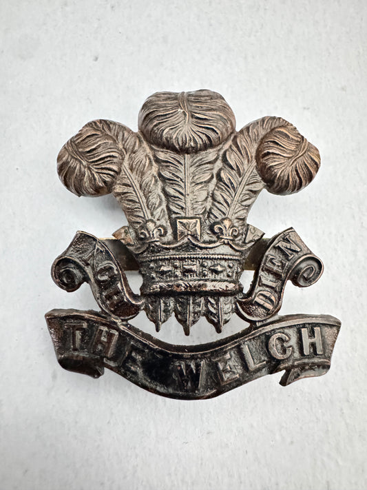 WW2 British Army The Welch (Welsh) Regiment Officer's Cap Badge GAUNT