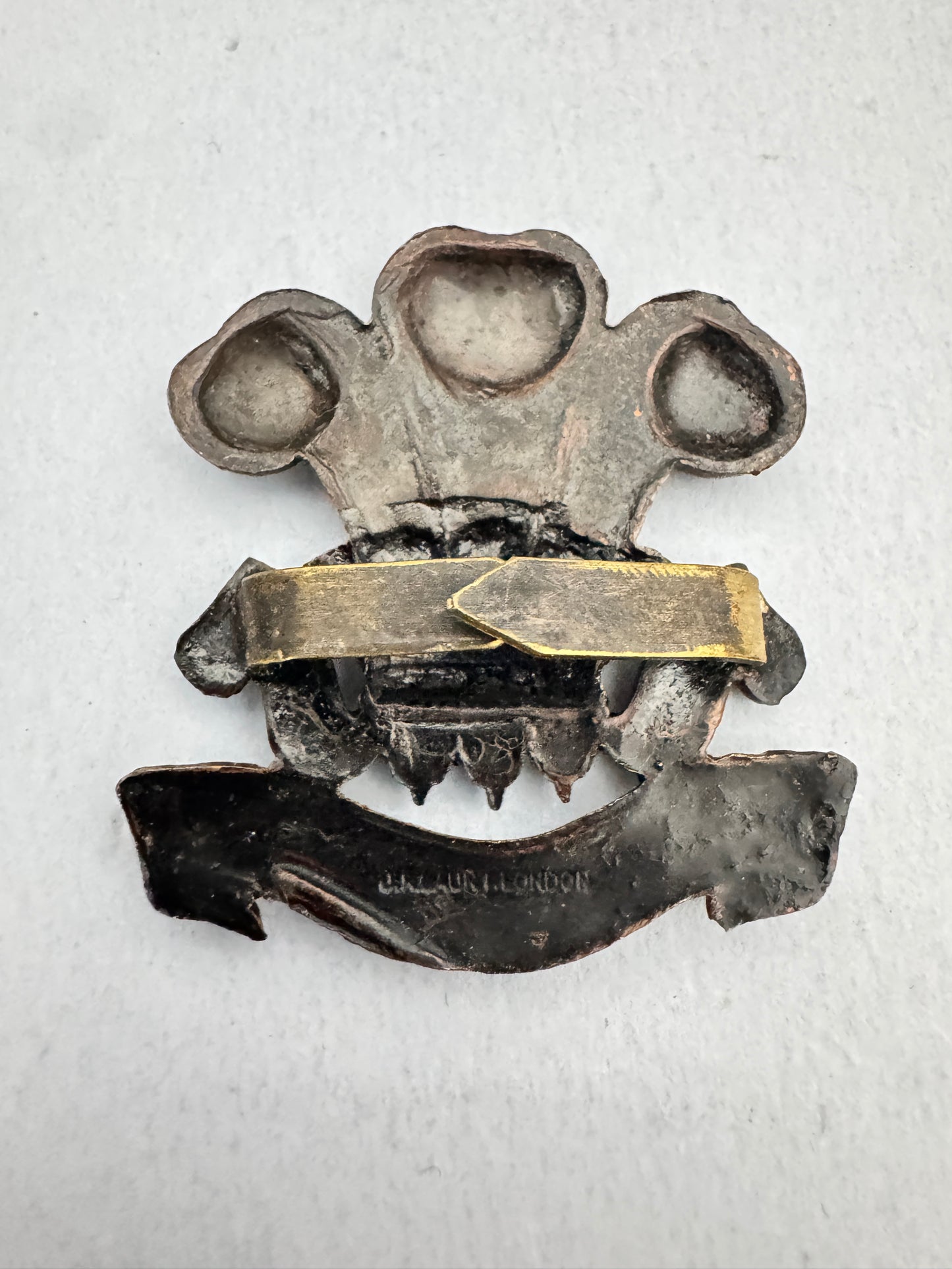 WW2 British Army The Welch (Welsh) Regiment Officer's Cap Badge GAUNT