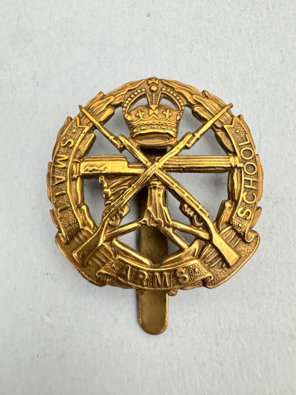 WW2 British Army Small Arms School Cap Badge