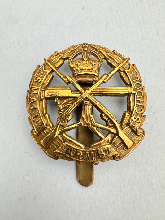 WW2 British Army Small Arms School Cap Badge
