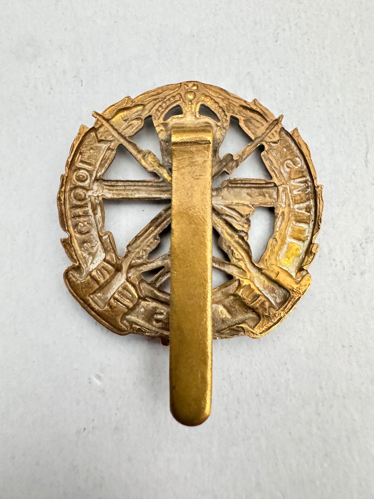 WW2 British Army Small Arms School Cap Badge