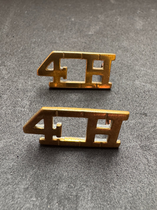 Photo 1 of WW1 British Army 4th Queen's Own Hussars Uniform Shoulder Titles 4H - collectible militaria item