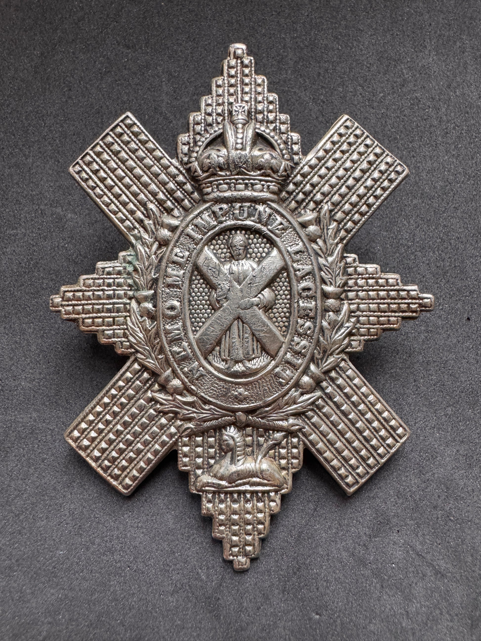 Photo 1 of WW2 British Army Royal Highland Regiment Black Watch Cap Badge - collectible militaria item