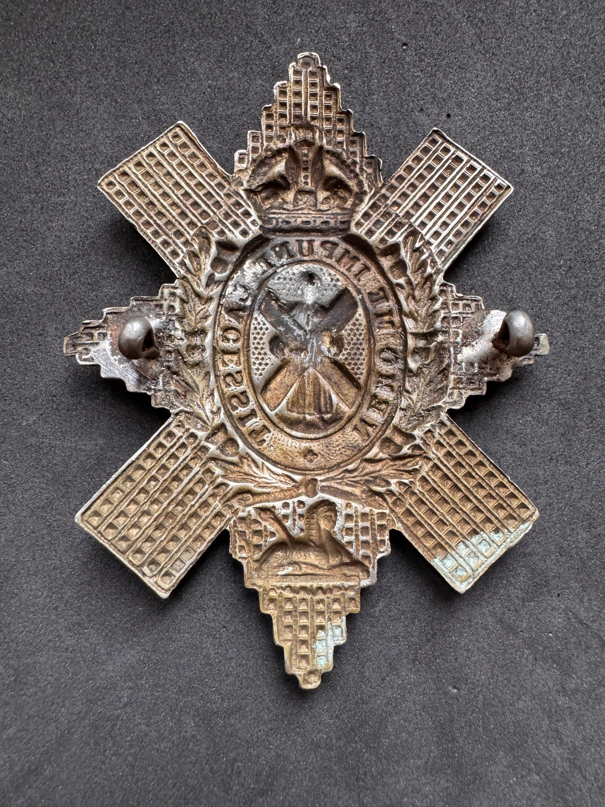 Photo 2 of WW2 British Army Royal Highland Regiment Black Watch Cap Badge - collectible militaria item