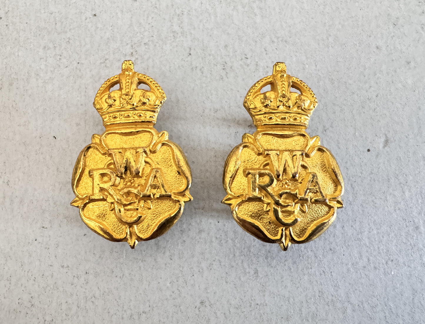 British Women's Royal Army Corps Officer's Gilt Collar Badges GAUNT