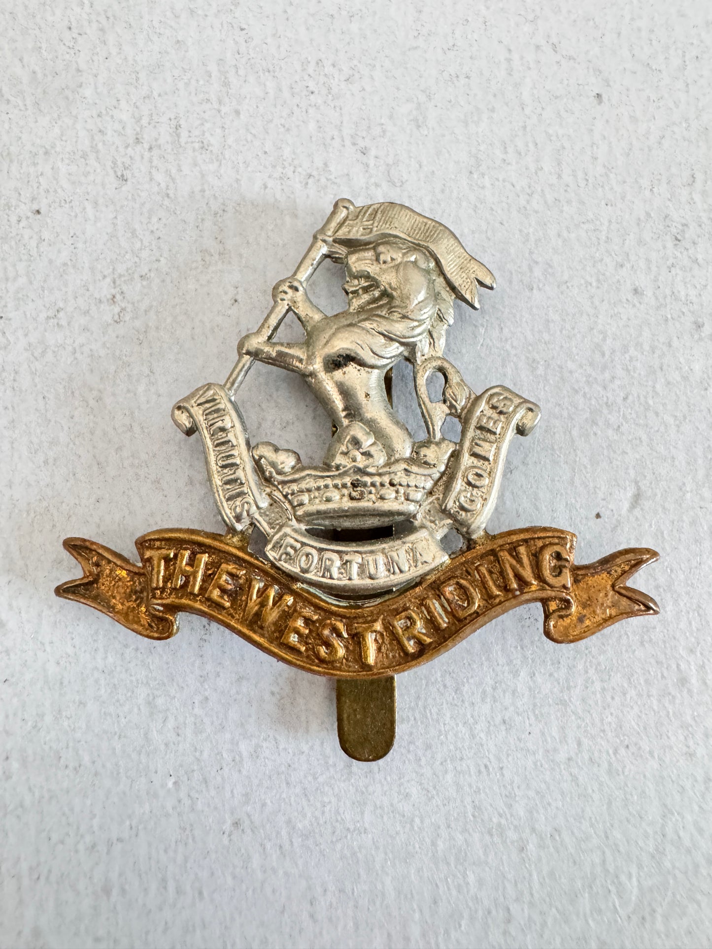 WW2 British Army West Riding Regiment Cap Badge