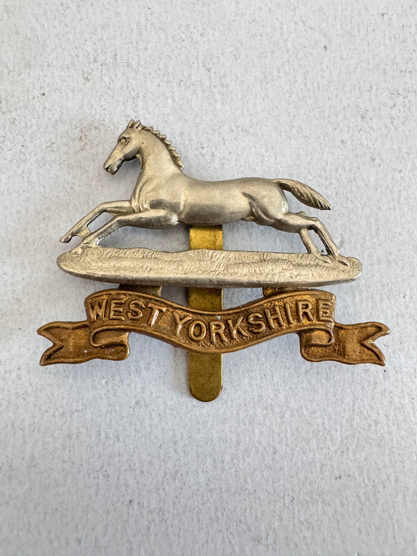 WW2 British Army West Yorkshire Regiment Cap Badge