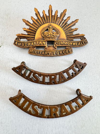 WW2 Australian Commonwealth Military Forces Pagri Cap Badge & Shoulder Titles