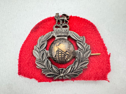 Post WW2 British Royal Marines Cap Beret Badge
