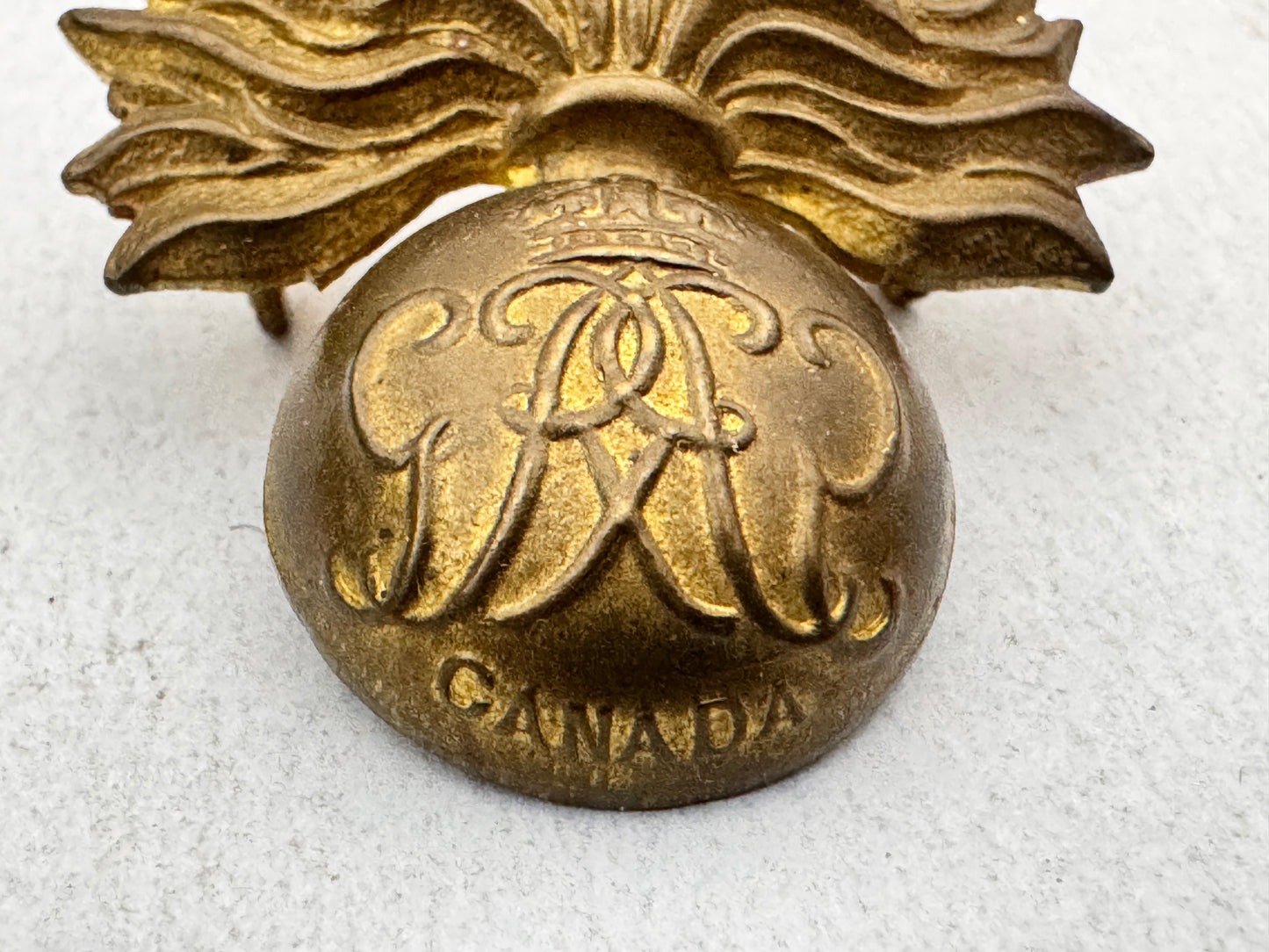WW2 Canadian Army Grenadier Guards Cap Badge