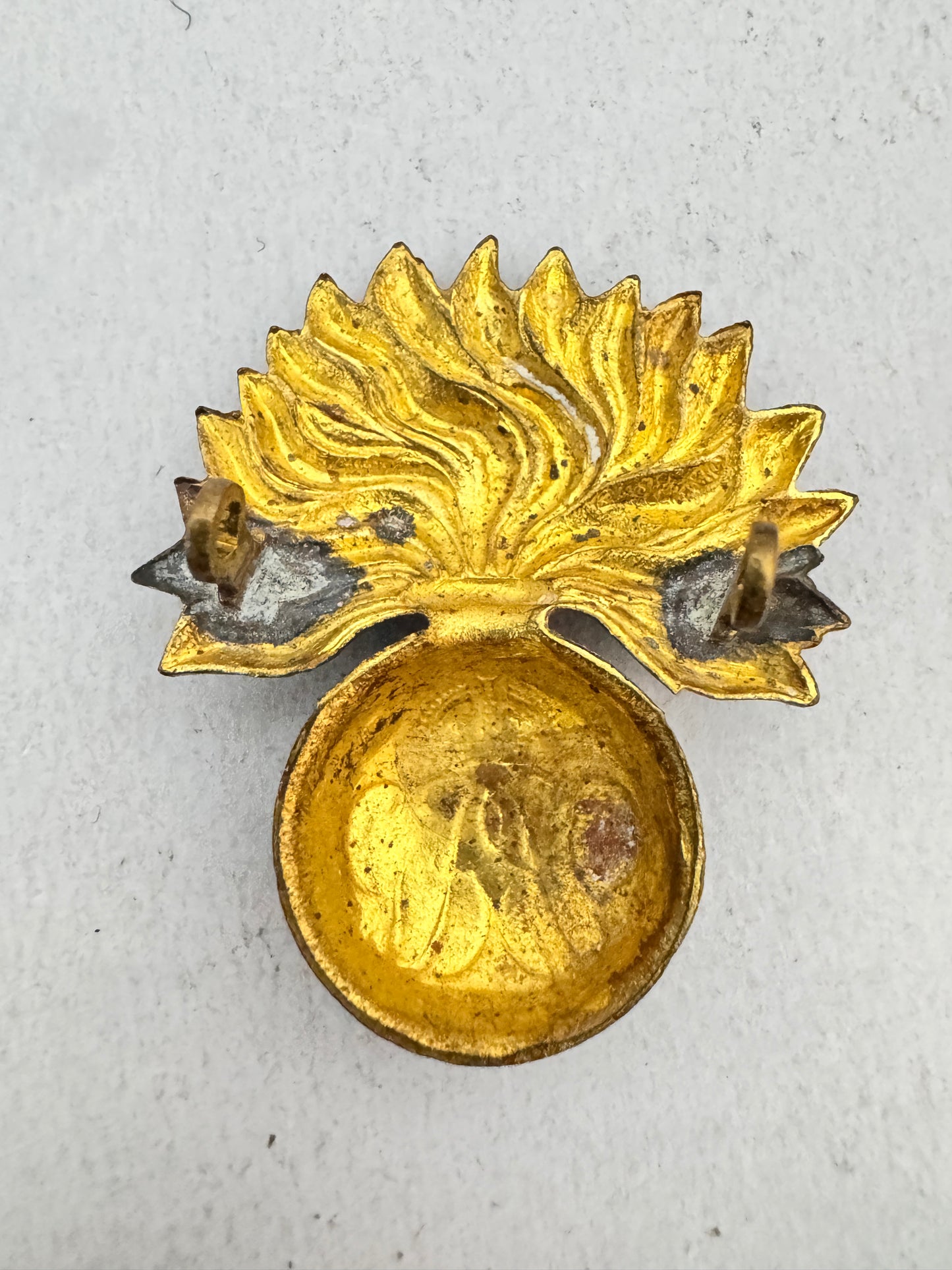 WW2 Canadian Army Grenadier Guards Cap Badge