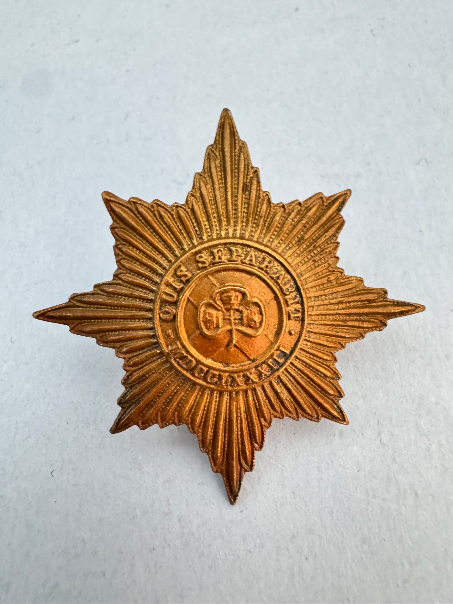 WW2 British Army Irish Guards Cap Badge