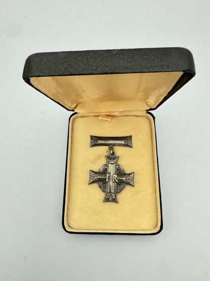 WW1 Canadian Army Officer Medal Bar & Memorial Cross Cased