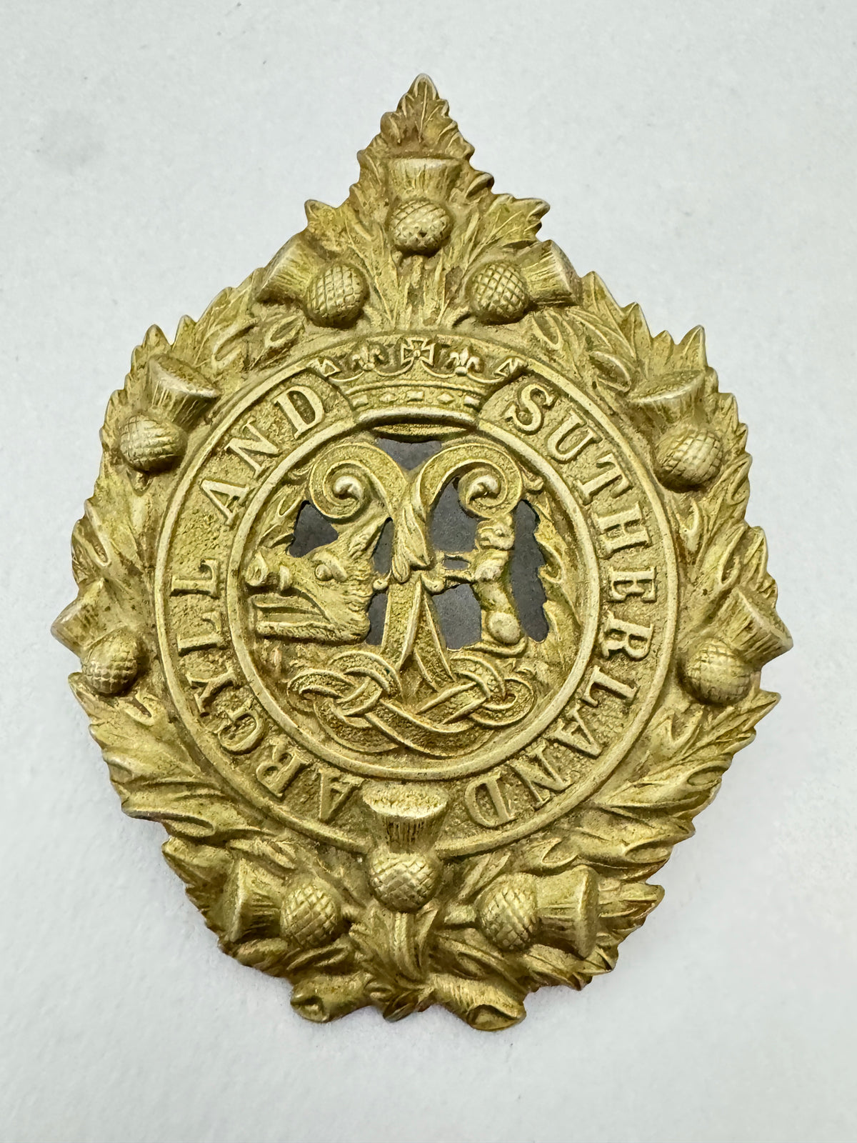 WW2 British Army Argyll & Sutherland Highlanders Glengarry Cap Badge