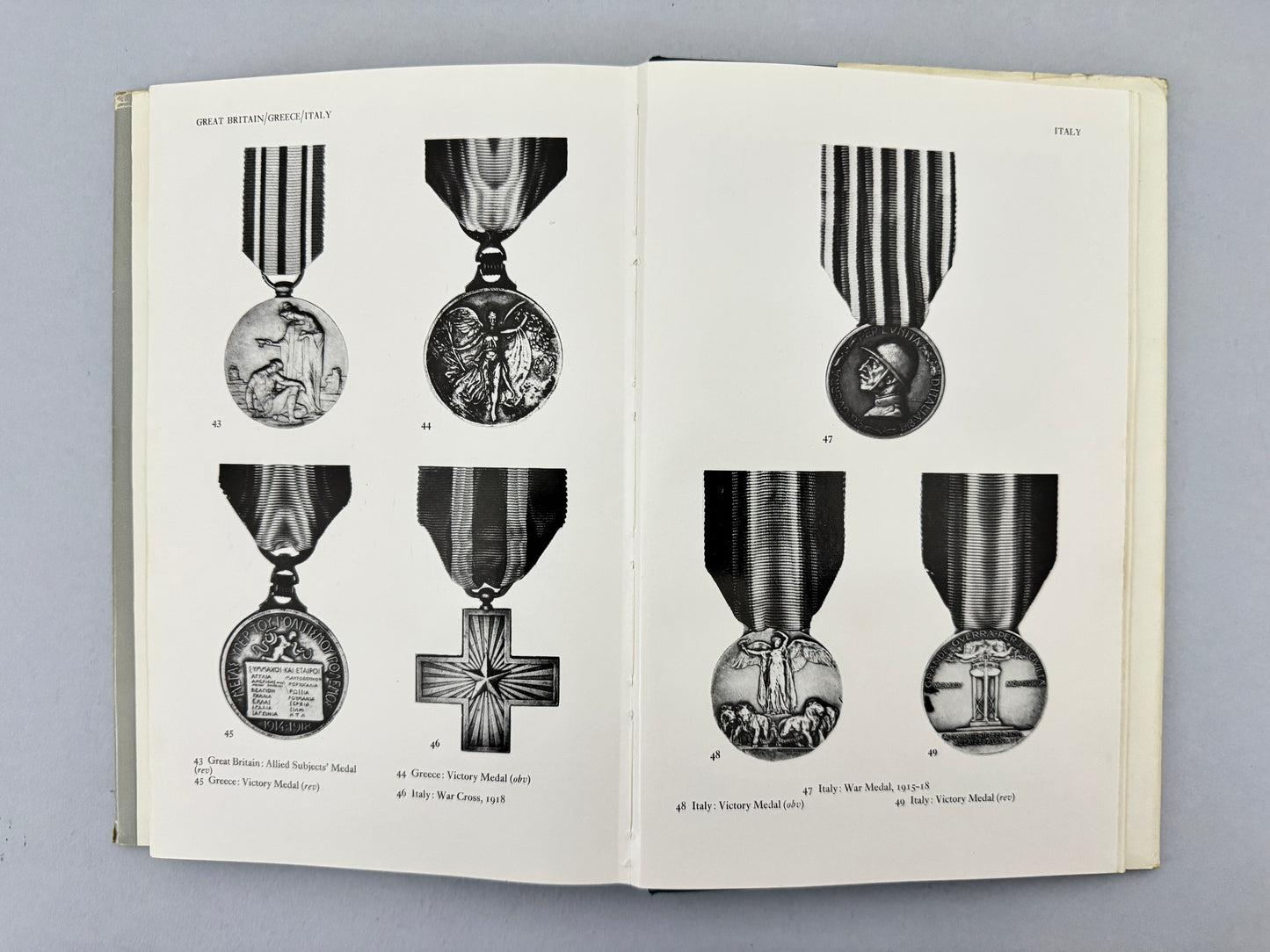 The Medals Decorations & Orders of the Great War 1914-1918 Book Purves
