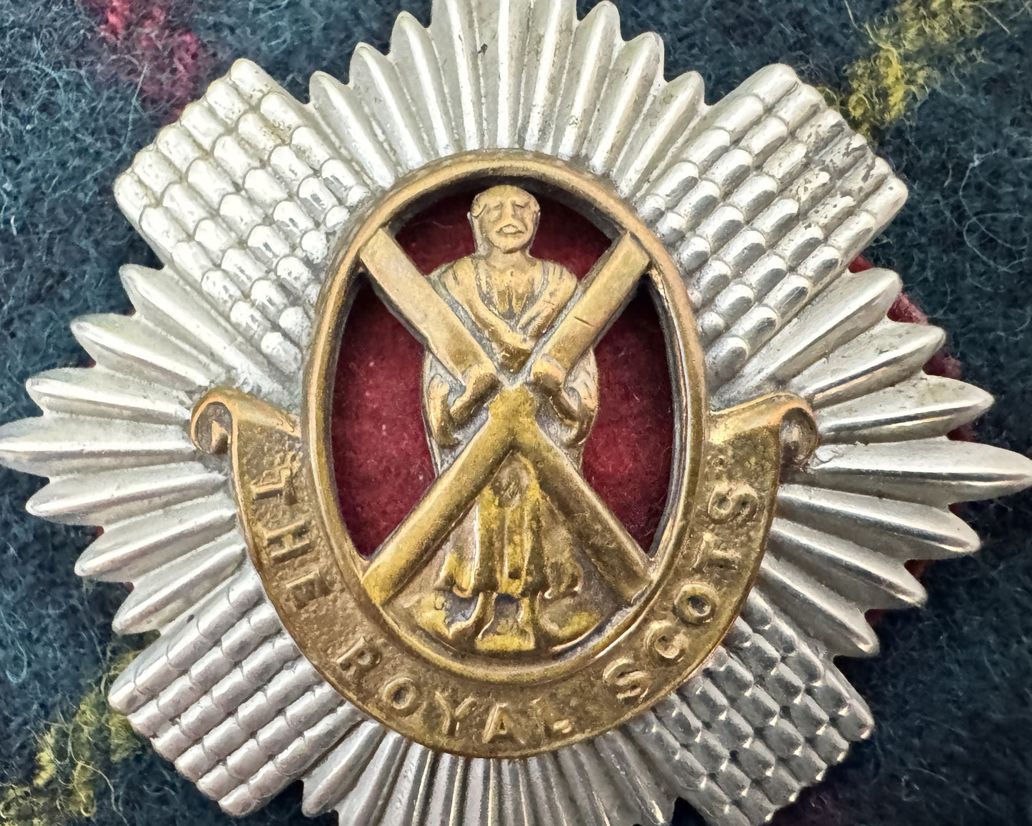WW2 British Army Royal Scots Regiment Glengarry Cap Badge Tartan