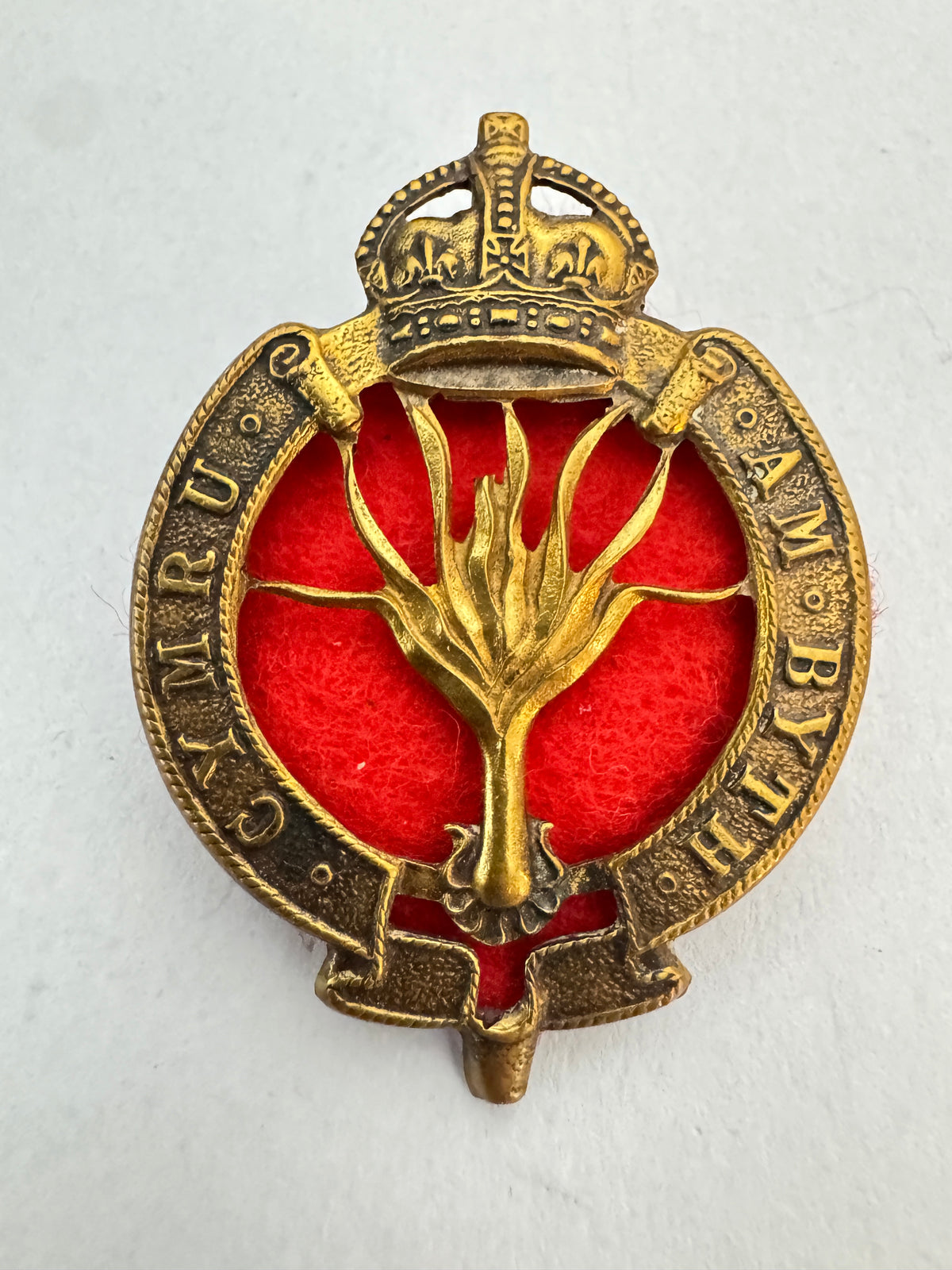 Original WW1 Welsh Guards Pagri Cap Badge