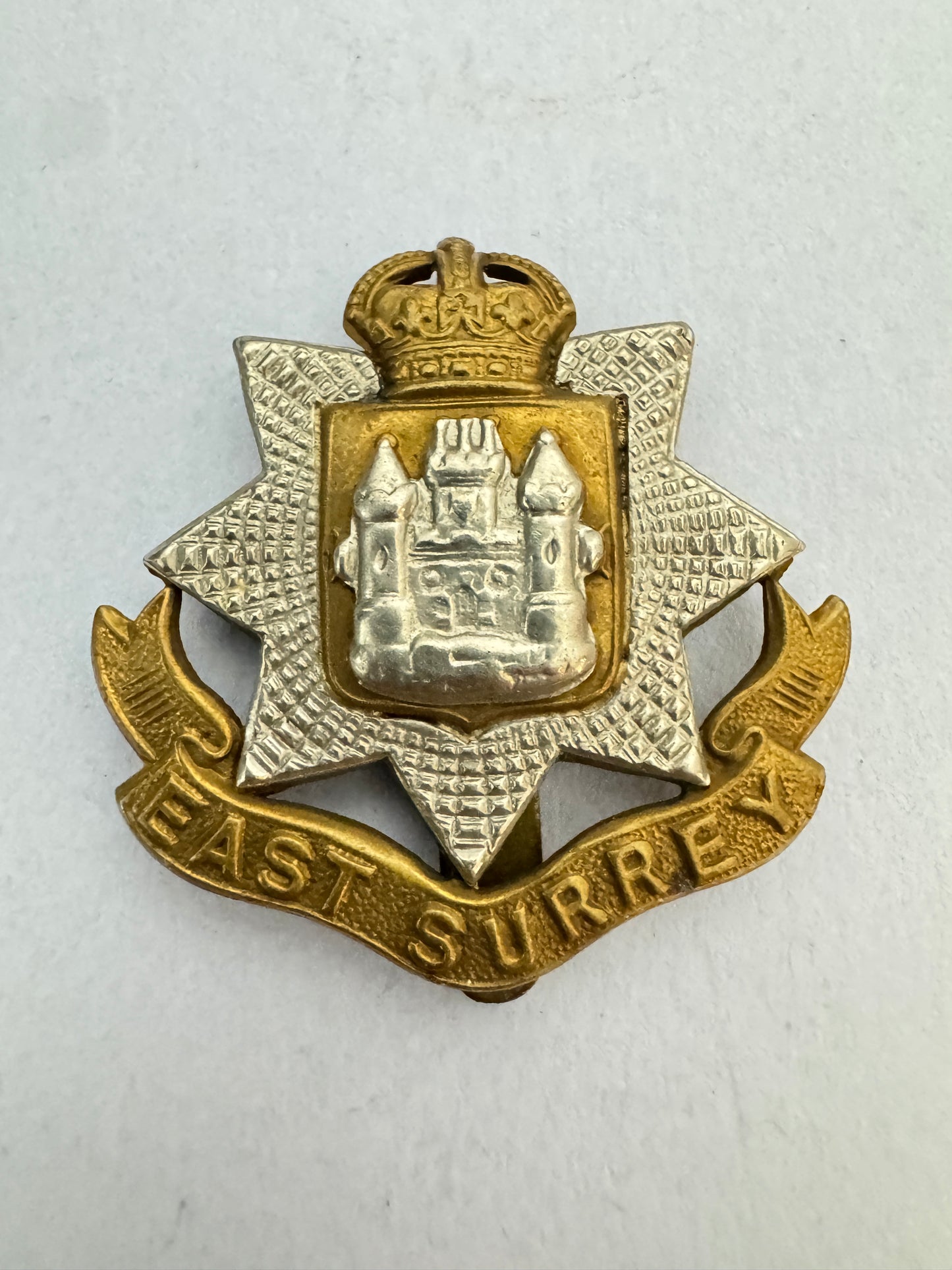 WW1 British Army East Surrey Regiment Cap Badge