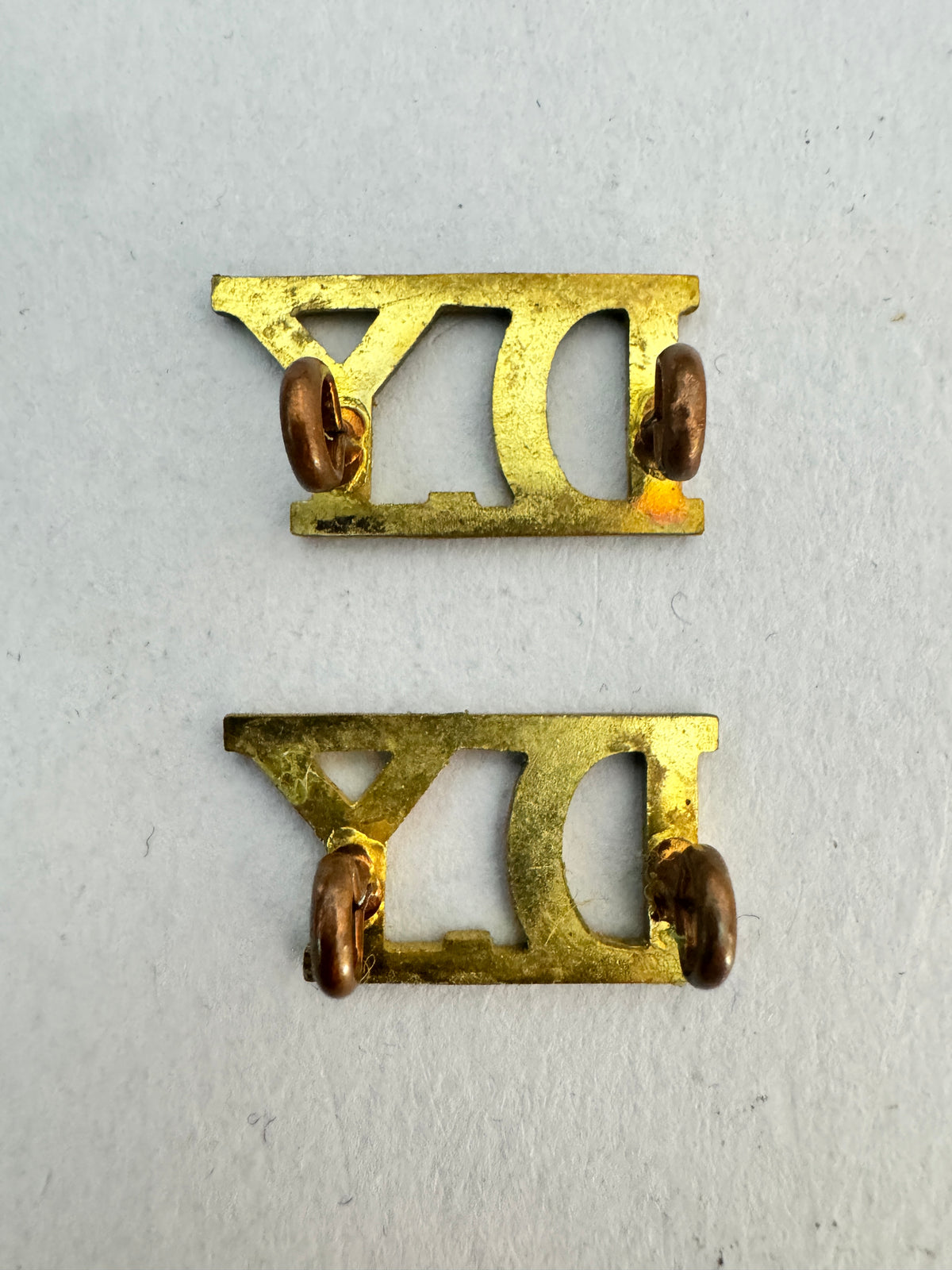 WW2 British Army Derbyshire Yeomanry Officer's Shoulder Title Badges