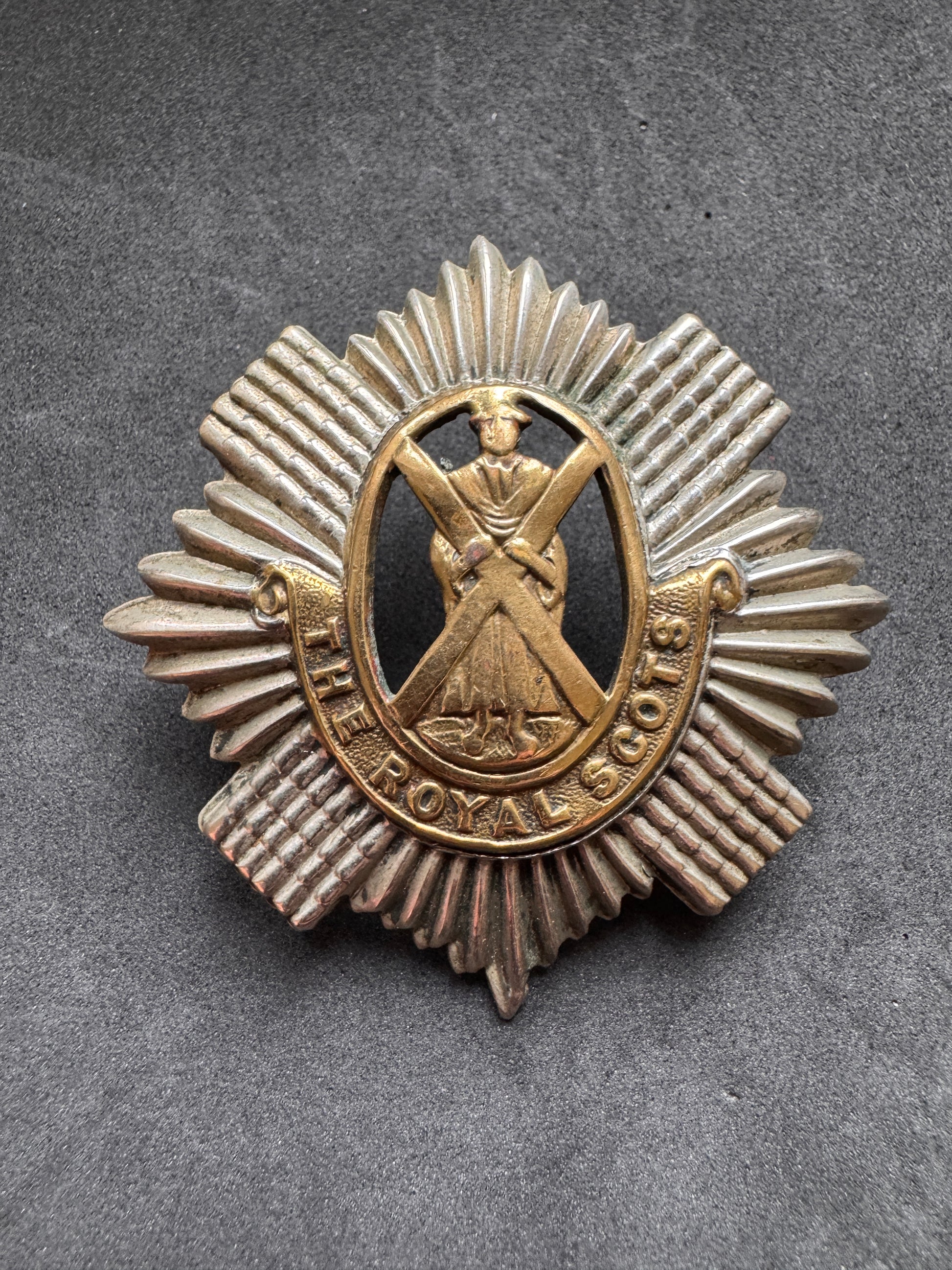 Photo 1 of WW2 British Army Royal Scots Regiment Glengarry Cap Badge - collectible militaria item