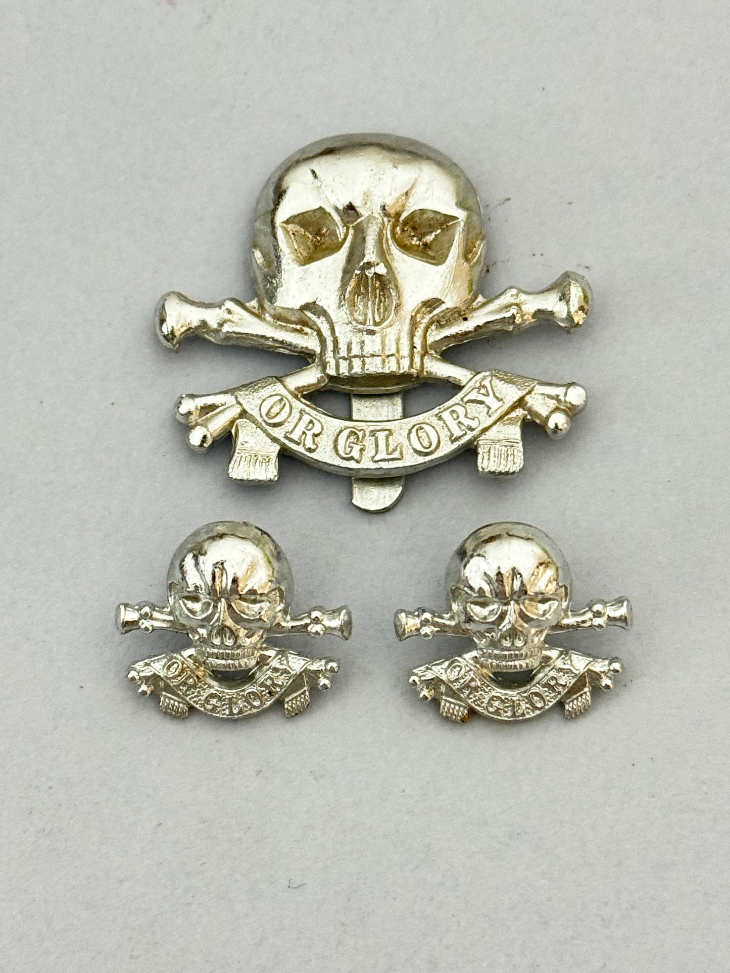 British Army 17th 21st Lancers Cavalry Cap Badge & Collar Badges
