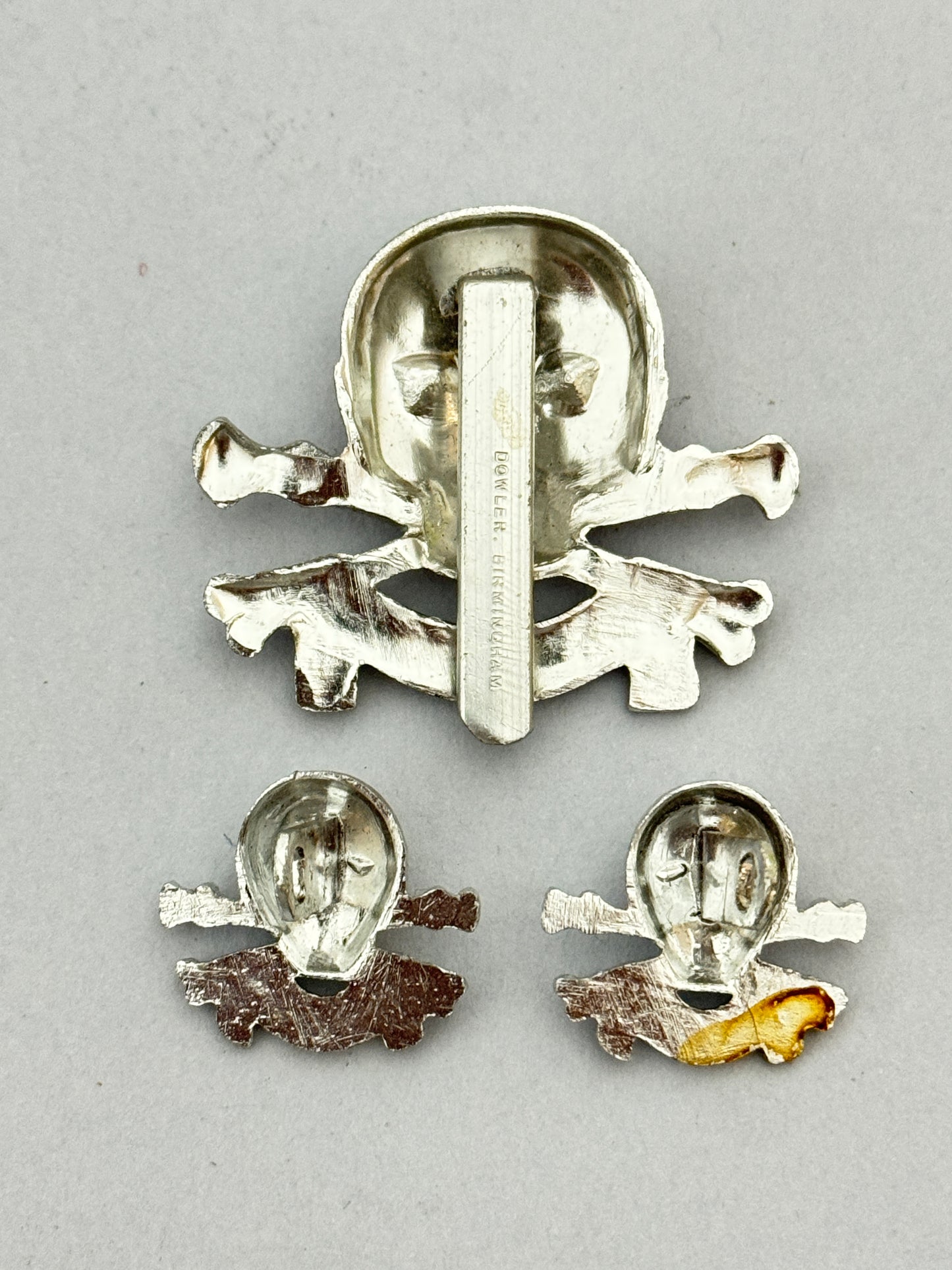 British Army 17th 21st Lancers Cavalry Cap Badge & Collar Badges