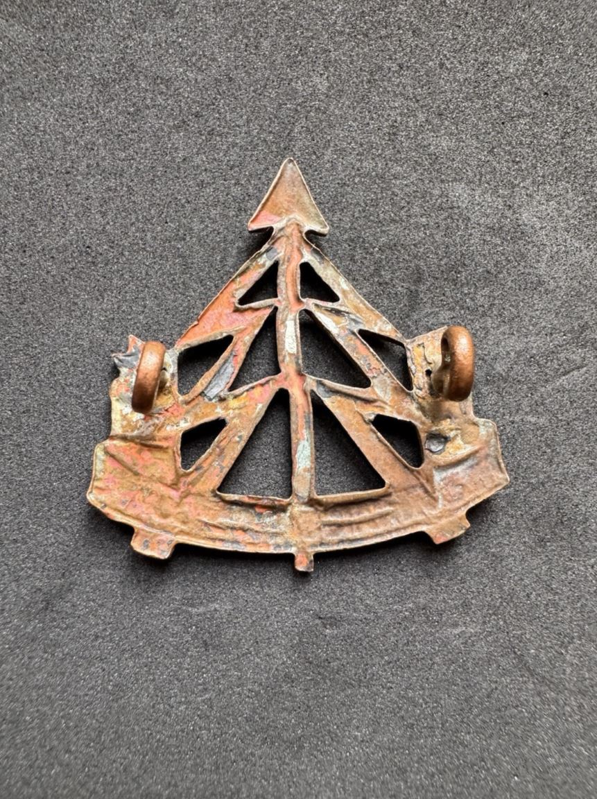 Photo 2 of WW2 British Army Reconnaissance Corps Cap Badge - collectible militaria item