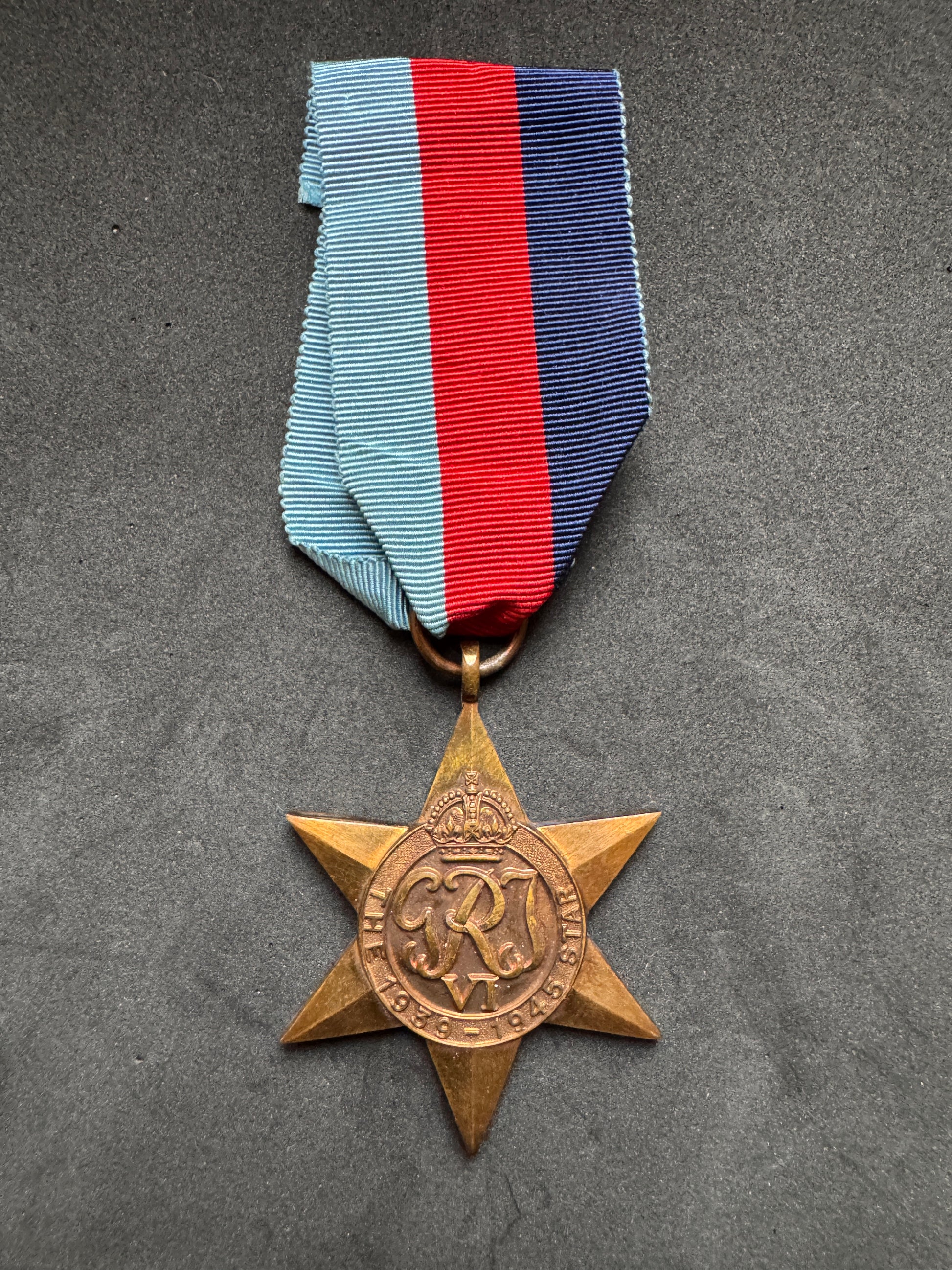 Photo 1 of WW2 British 1939 - 1945 Star Campaign Medal - collectible militaria item