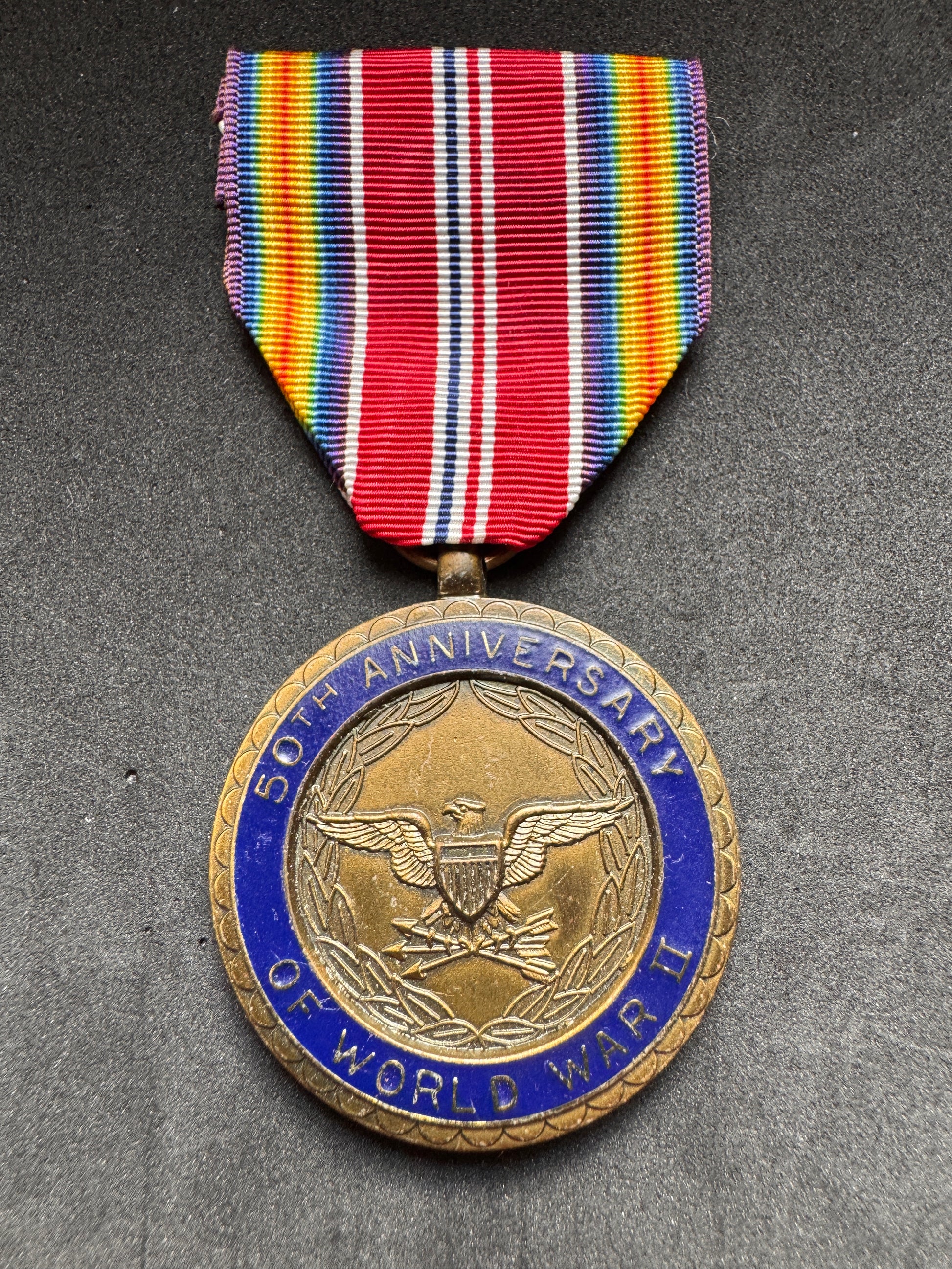 Photo 1 of United States 50th Anniversary of World War Two Medal - collectible militaria item