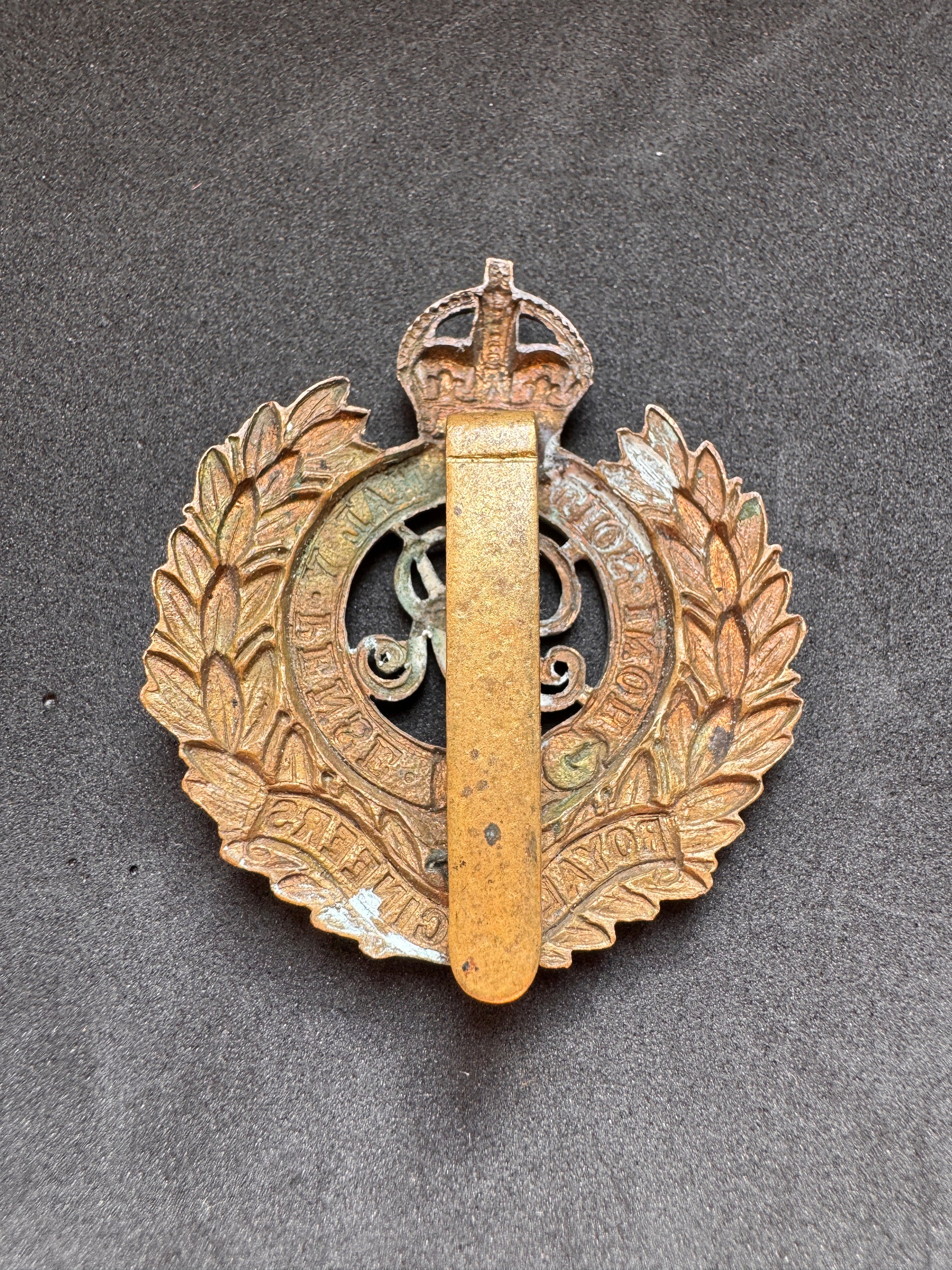 Photo 2 of WW1 British Army Royal Engineers Cap Badge - collectible militaria item