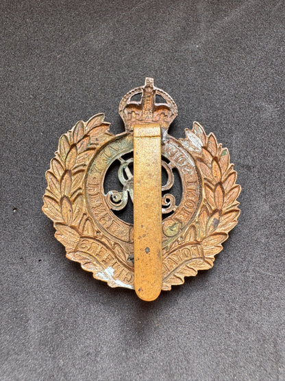 Photo 2 of WW1 British Army Royal Engineers Cap Badge - collectible militaria item