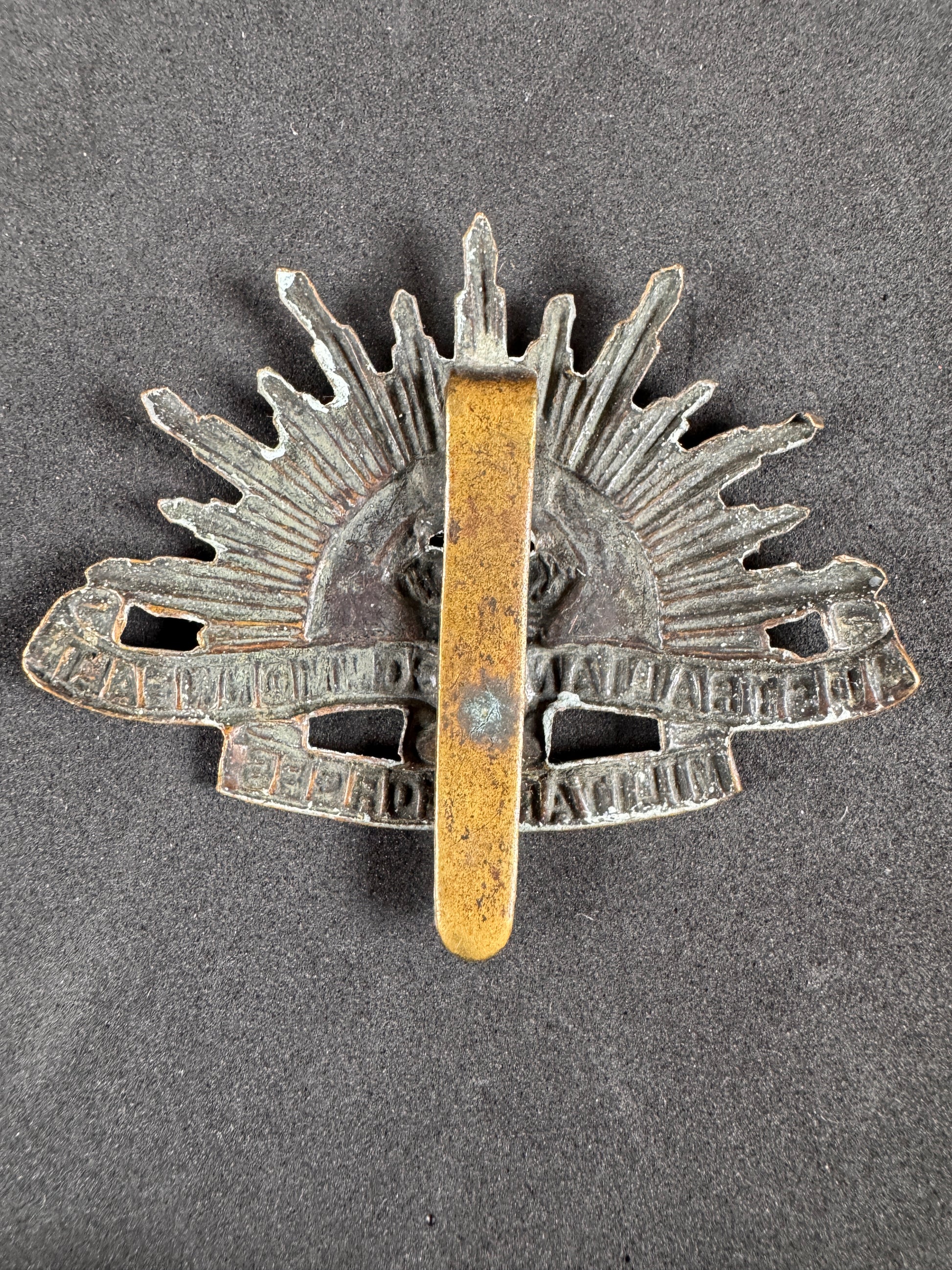 Photo 2 of WW1 Australian Commonwealth Military Forces Cap Badge - collectible militaria item