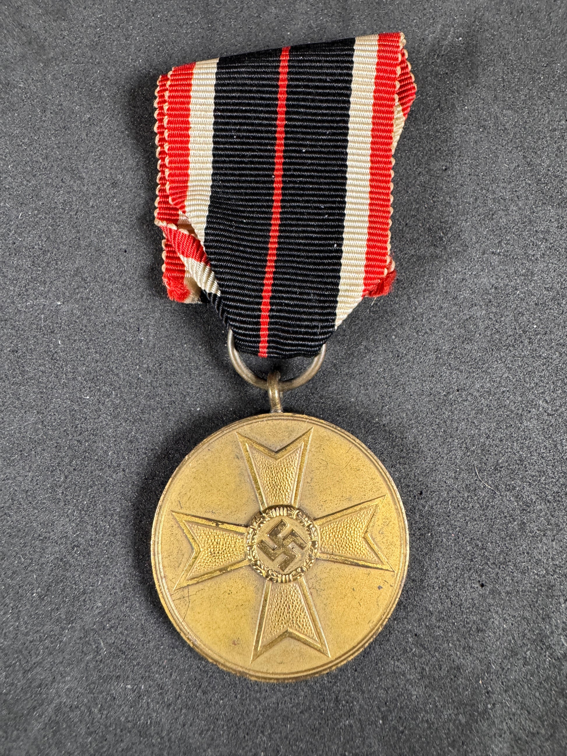 Photo 2 of WW2 German War Service Merit Medal - collectible militaria item
