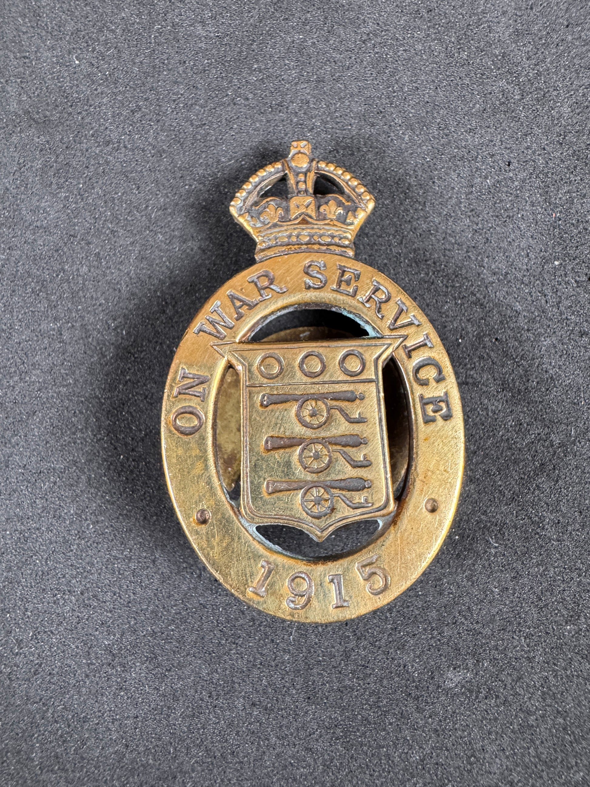 Photo 1 of WW1 British On War Service 1915 Munitions Factory Worker Lapel Badge - collectible militaria item