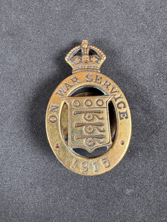 Photo 1 of WW1 British On War Service 1915 Munitions Factory Worker Lapel Badge - collectible militaria item