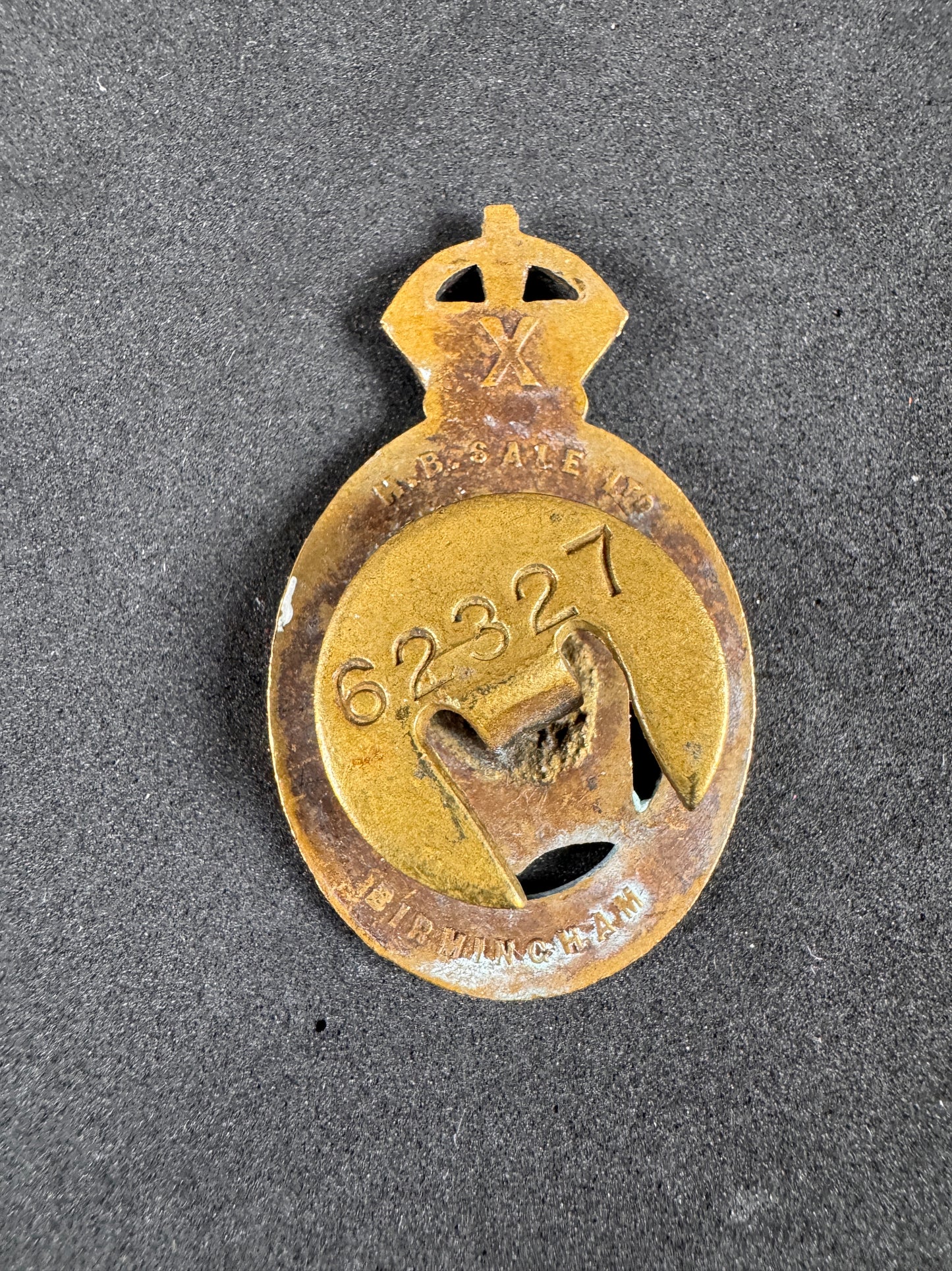 Photo 2 of WW1 British On War Service 1915 Munitions Factory Worker Lapel Badge - collectible militaria item