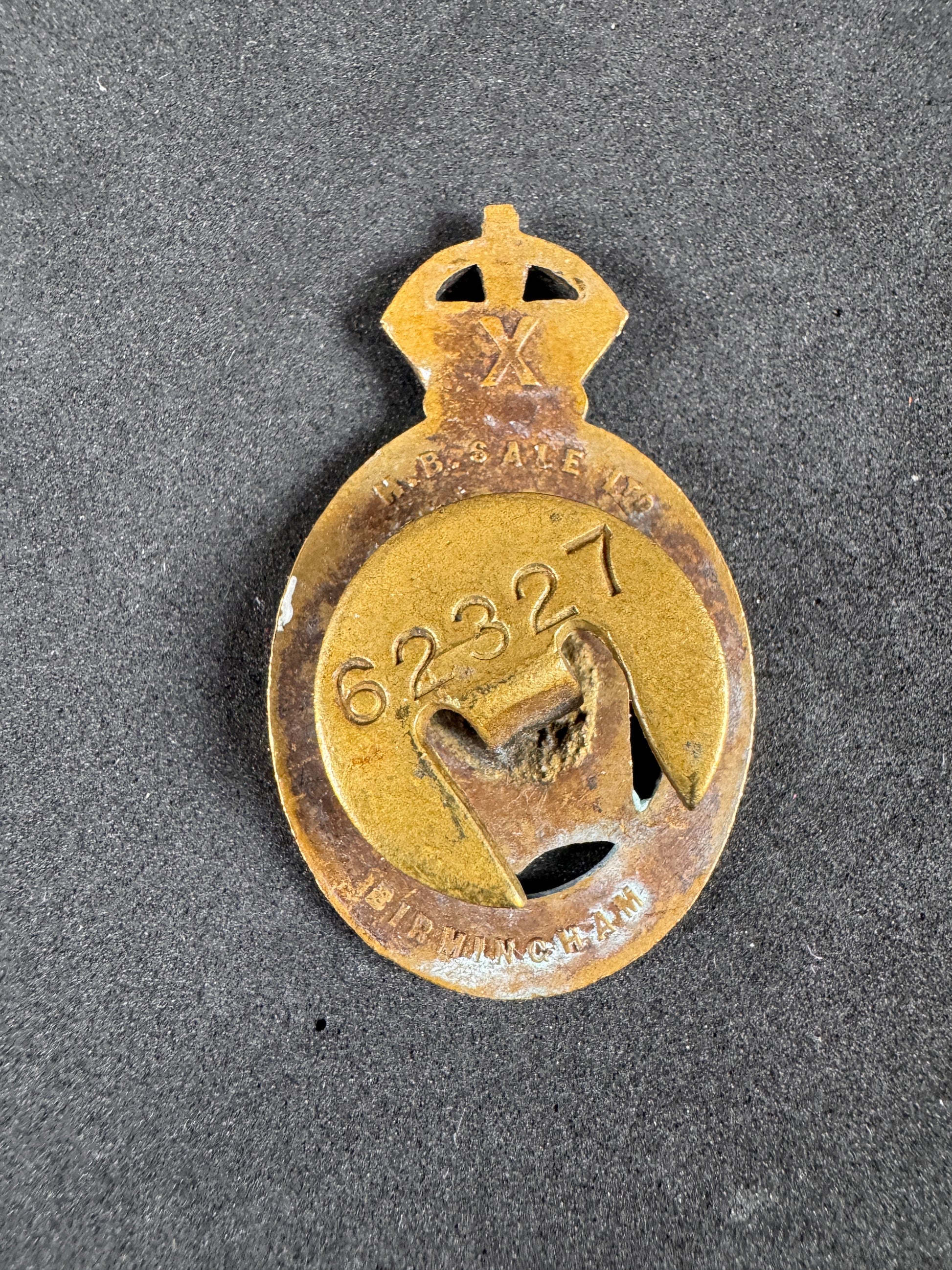 Photo 2 of WW1 British On War Service 1915 Munitions Factory Worker Lapel Badge - collectible militaria item