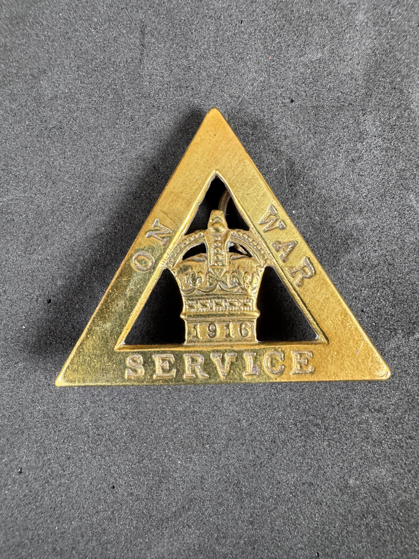 Photo 1 of WW1 British On War Service 1916 Munitions Factory Worker Lapel Badge - collectible militaria item