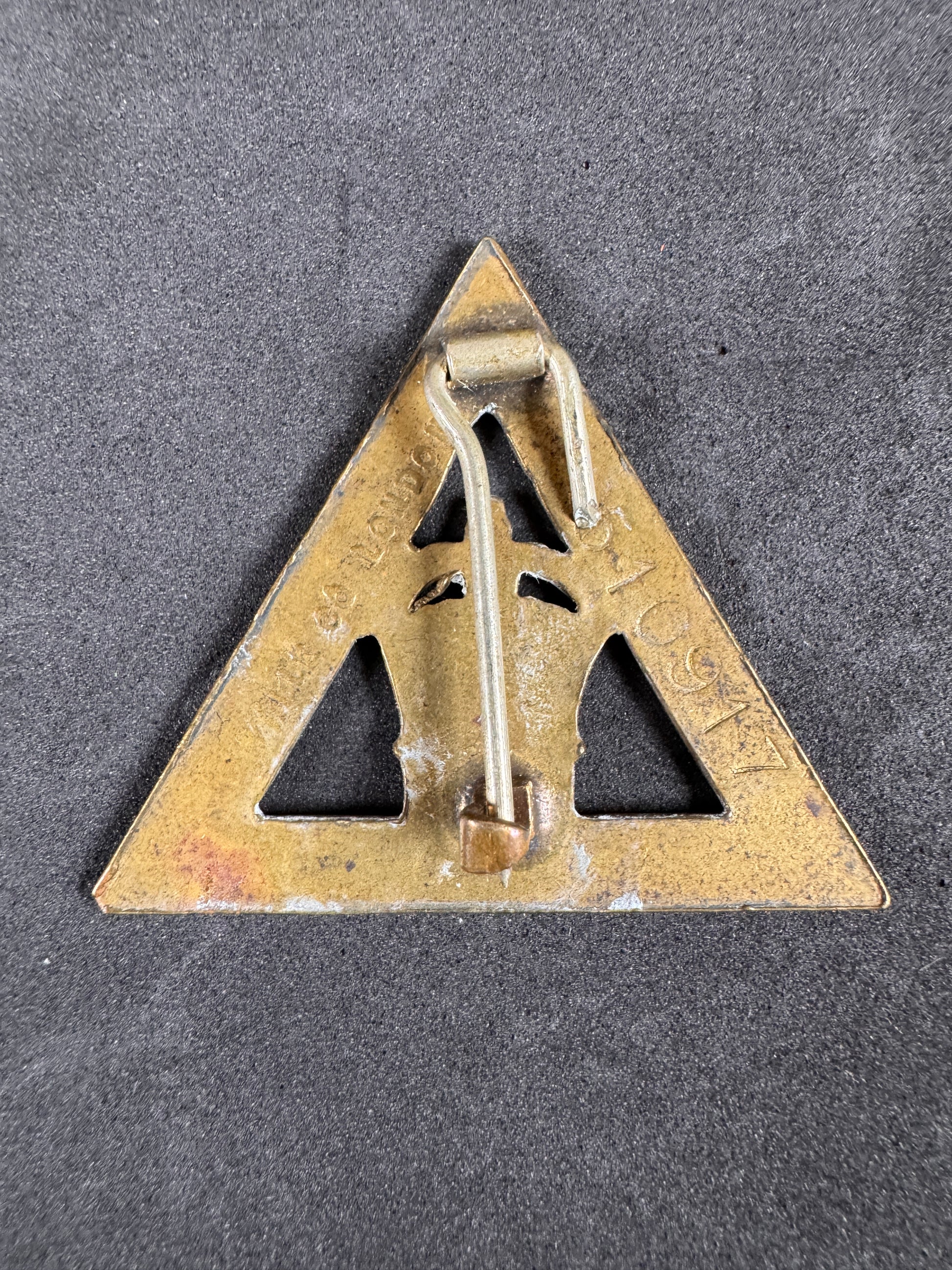 Photo 2 of WW1 British On War Service 1916 Munitions Factory Worker Lapel Badge - collectible militaria item