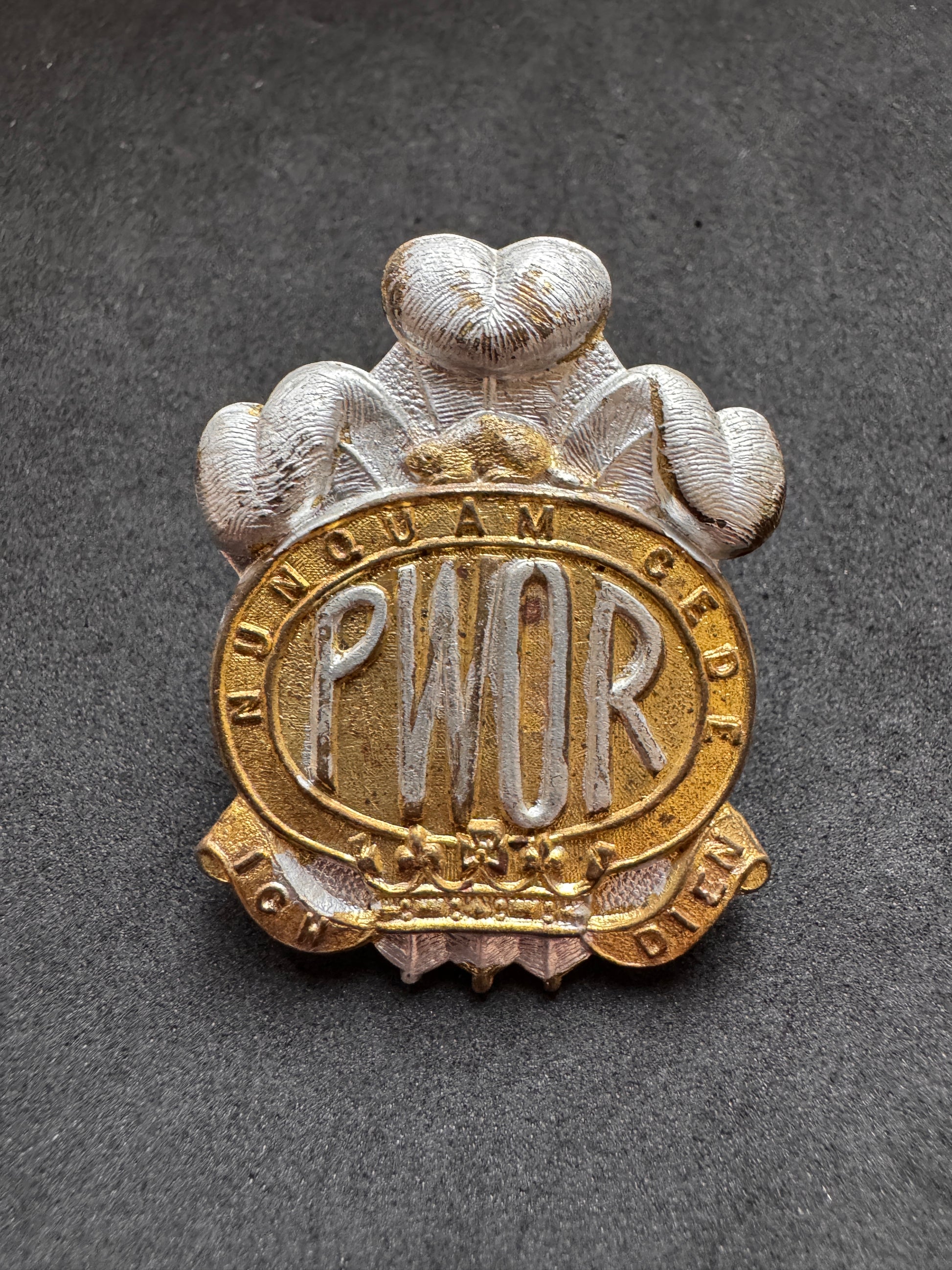 Photo 1 of WW2 Canadian Army Canadian Princess Of Wales Own Rifles Cap Badge PWOR - collectible militaria item